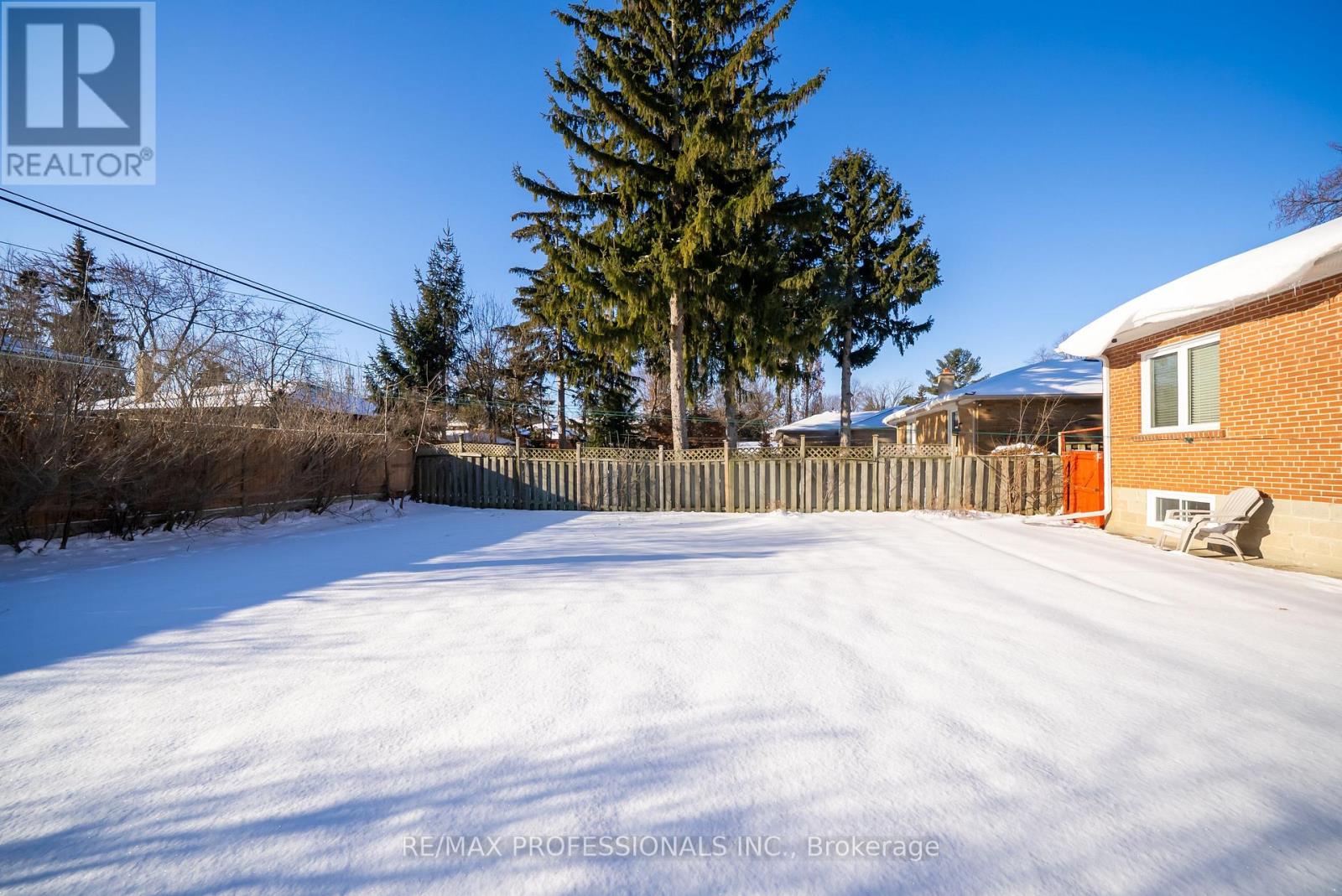 21 Lesmar Drive, Toronto, Ontario  M9B 2T9 - Photo 32 - W12725742