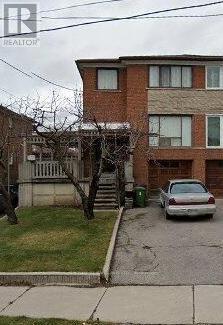 8 RAINSWOOD COURT, Toronto, Ontario