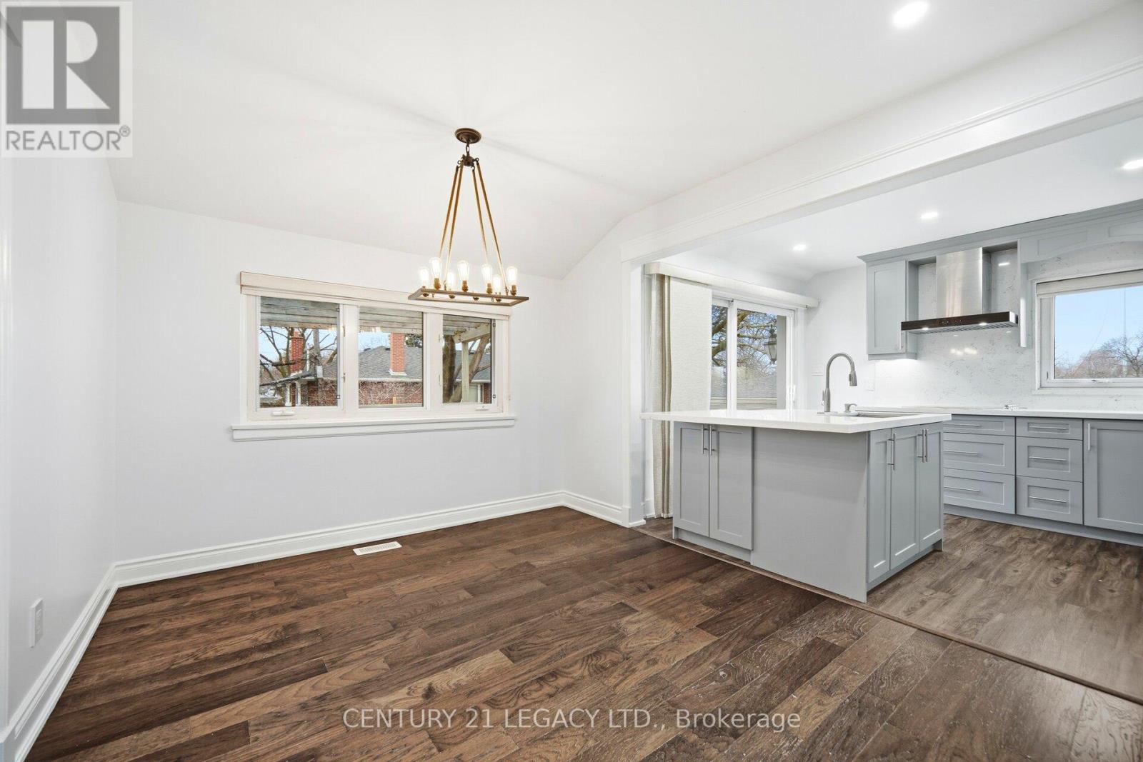 3 Deanefield Crescent, Toronto, Ontario  M9B 3B2 - Photo 10 - W12725778