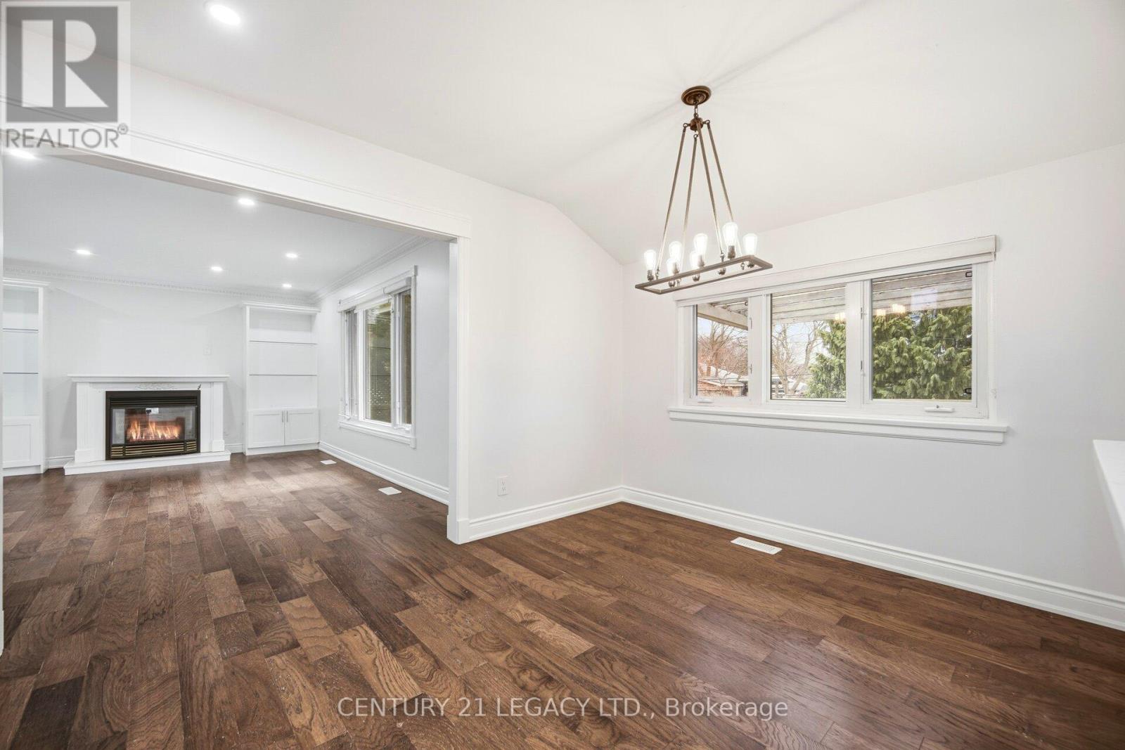 3 Deanefield Crescent, Toronto, Ontario  M9B 3B2 - Photo 11 - W12725778