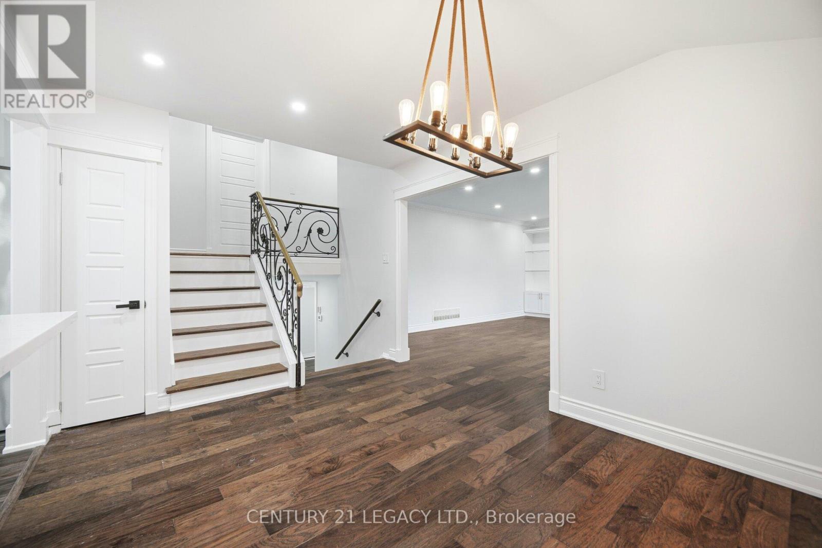 3 Deanefield Crescent, Toronto, Ontario  M9B 3B2 - Photo 12 - W12725778