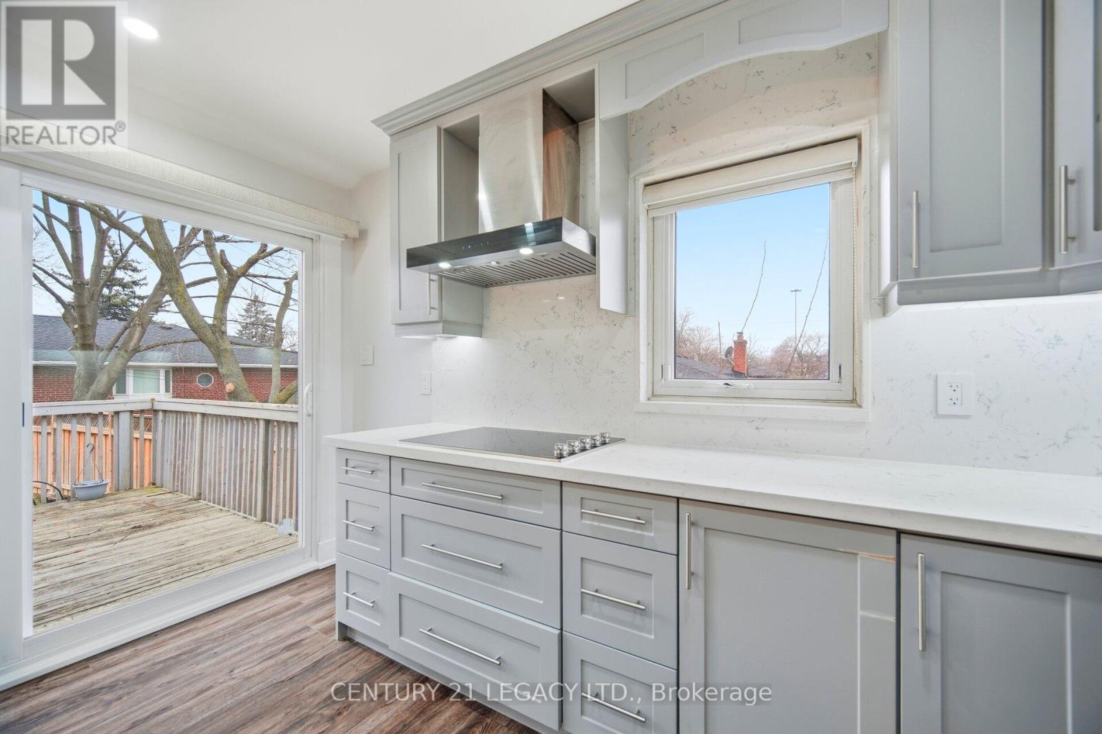 3 Deanefield Crescent, Toronto, Ontario  M9B 3B2 - Photo 17 - W12725778