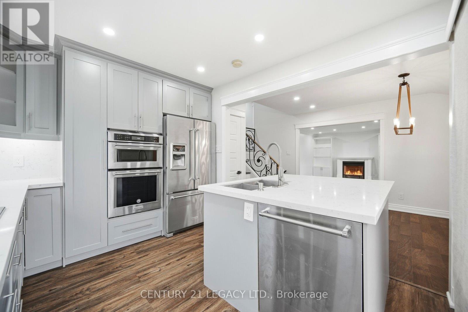 3 Deanefield Crescent, Toronto, Ontario  M9B 3B2 - Photo 19 - W12725778