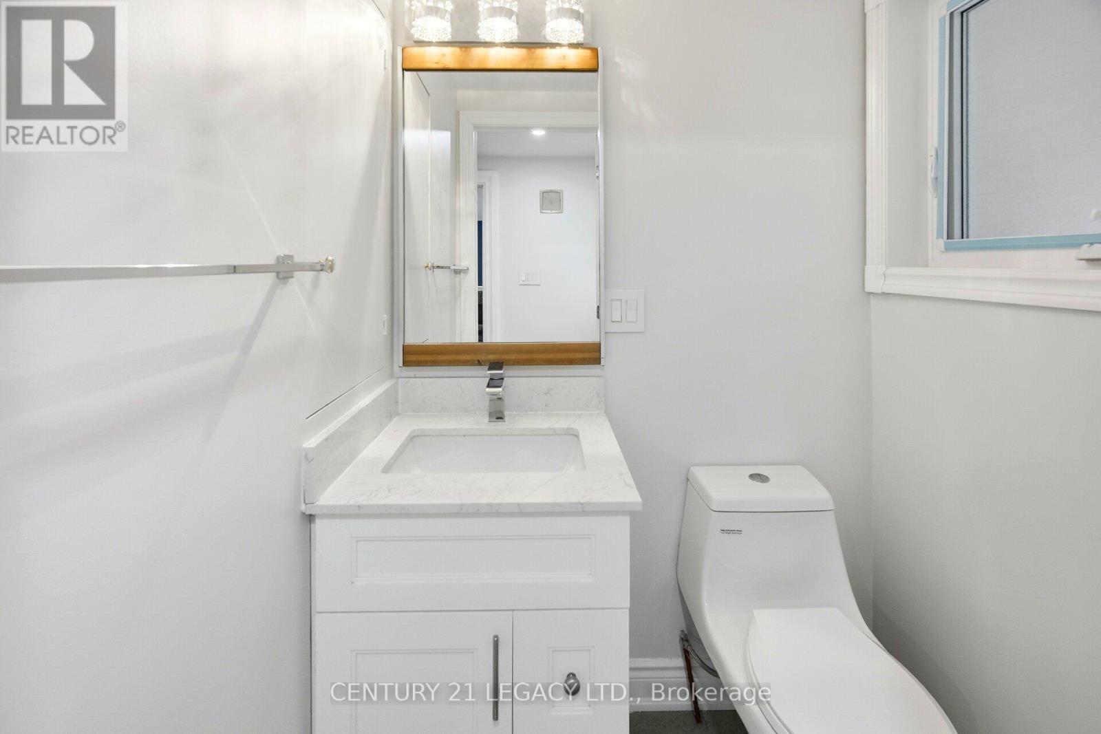 3 Deanefield Crescent, Toronto, Ontario  M9B 3B2 - Photo 20 - W12725778