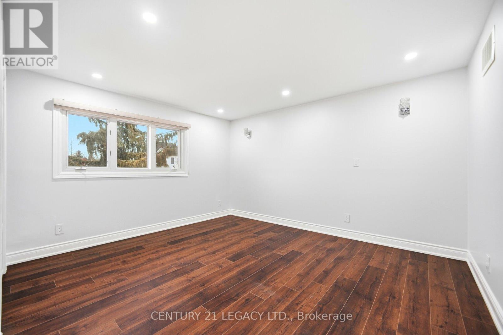 3 Deanefield Crescent, Toronto, Ontario  M9B 3B2 - Photo 24 - W12725778