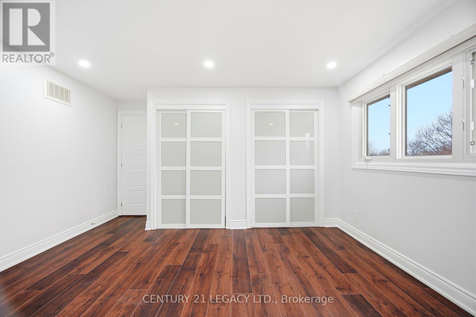 3 Deanefield Crescent, Toronto, Ontario  M9B 3B2 - Photo 25 - W12725778