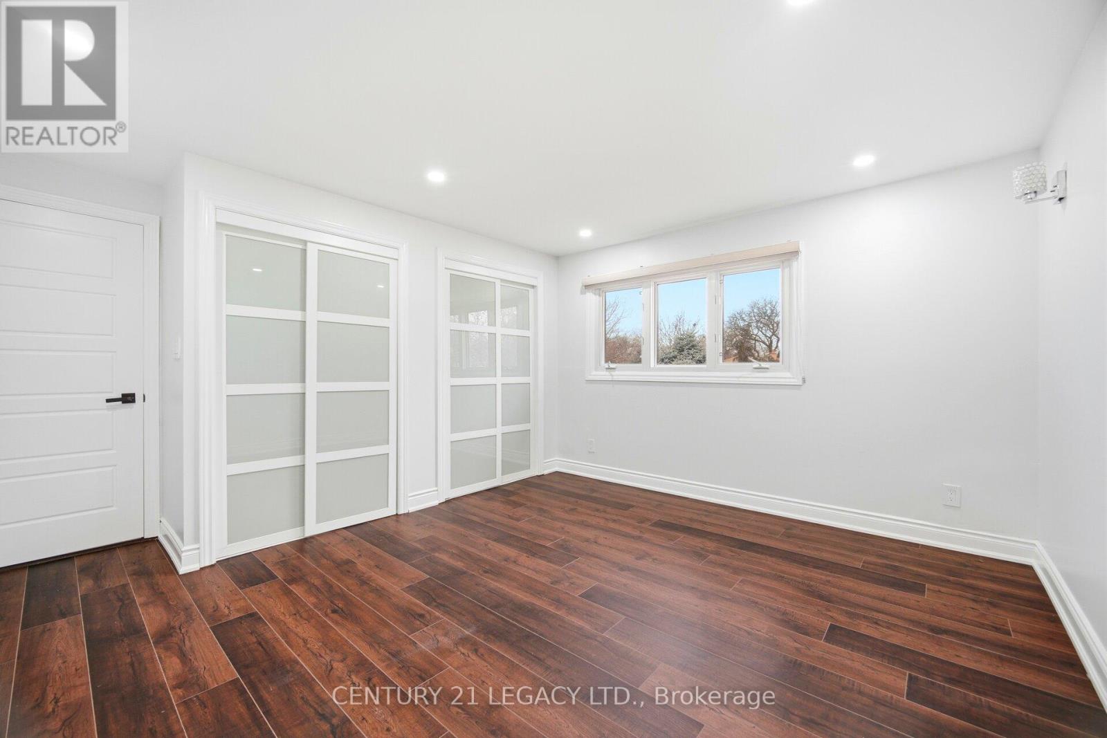 3 Deanefield Crescent, Toronto, Ontario  M9B 3B2 - Photo 26 - W12725778