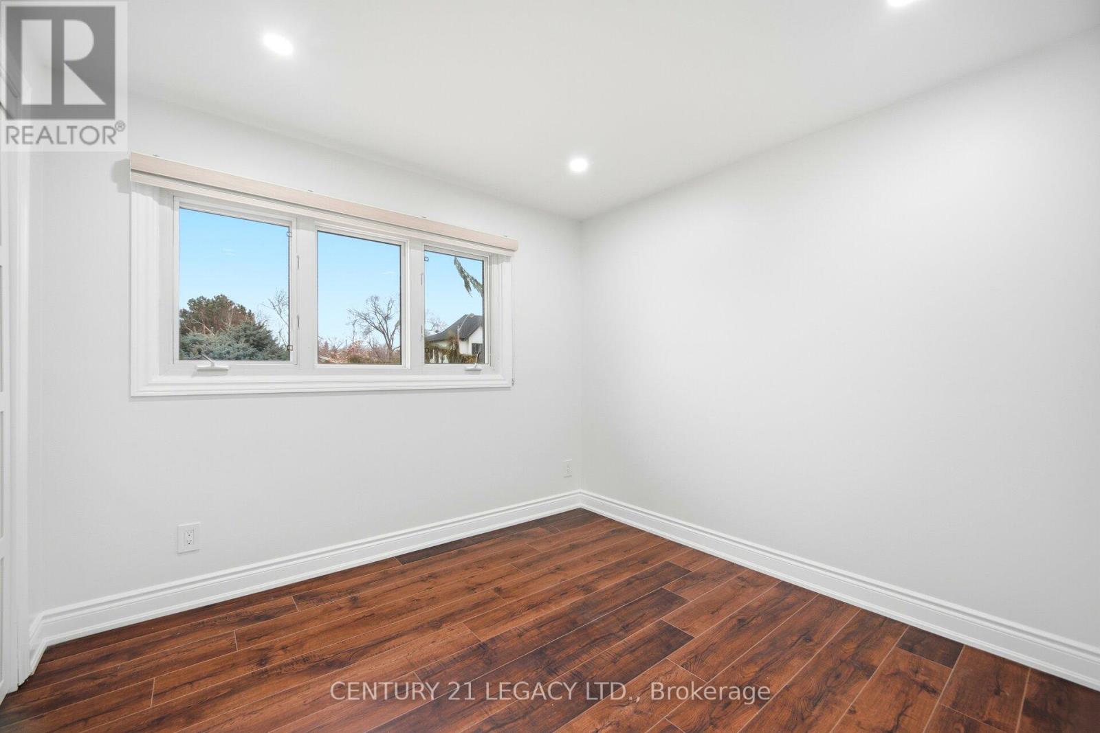 3 Deanefield Crescent, Toronto, Ontario  M9B 3B2 - Photo 30 - W12725778