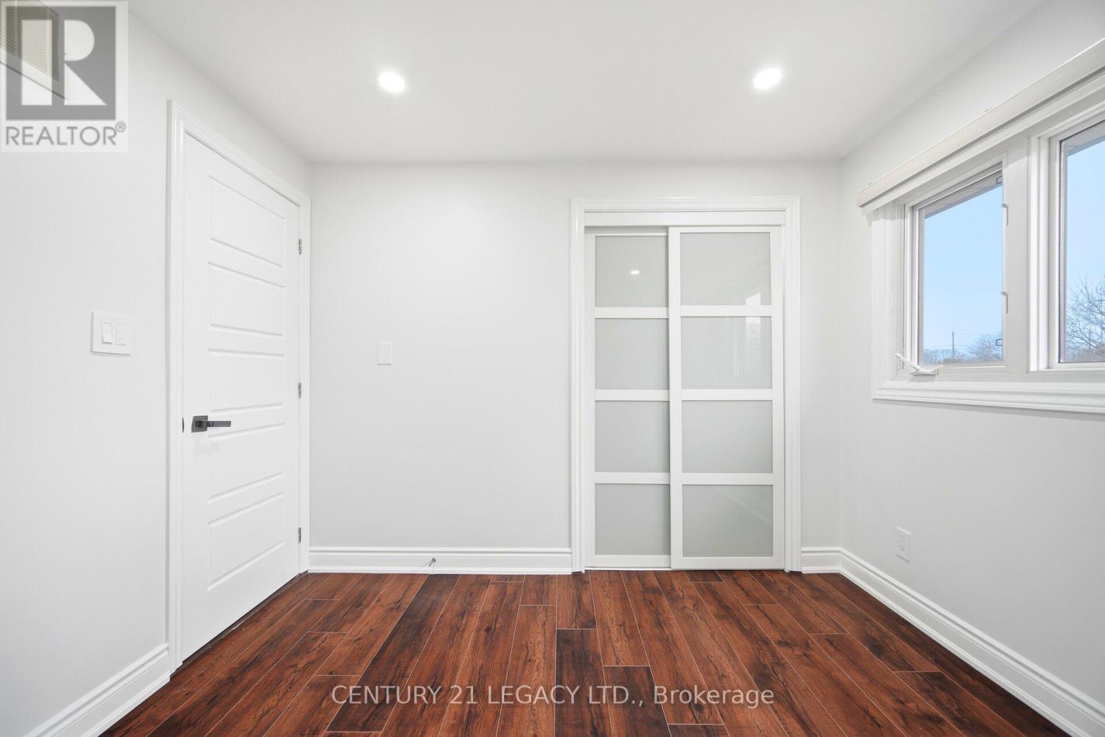 3 Deanefield Crescent, Toronto, Ontario  M9B 3B2 - Photo 31 - W12725778