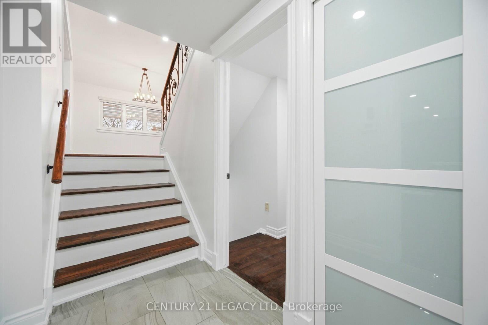 3 Deanefield Crescent, Toronto, Ontario  M9B 3B2 - Photo 33 - W12725778