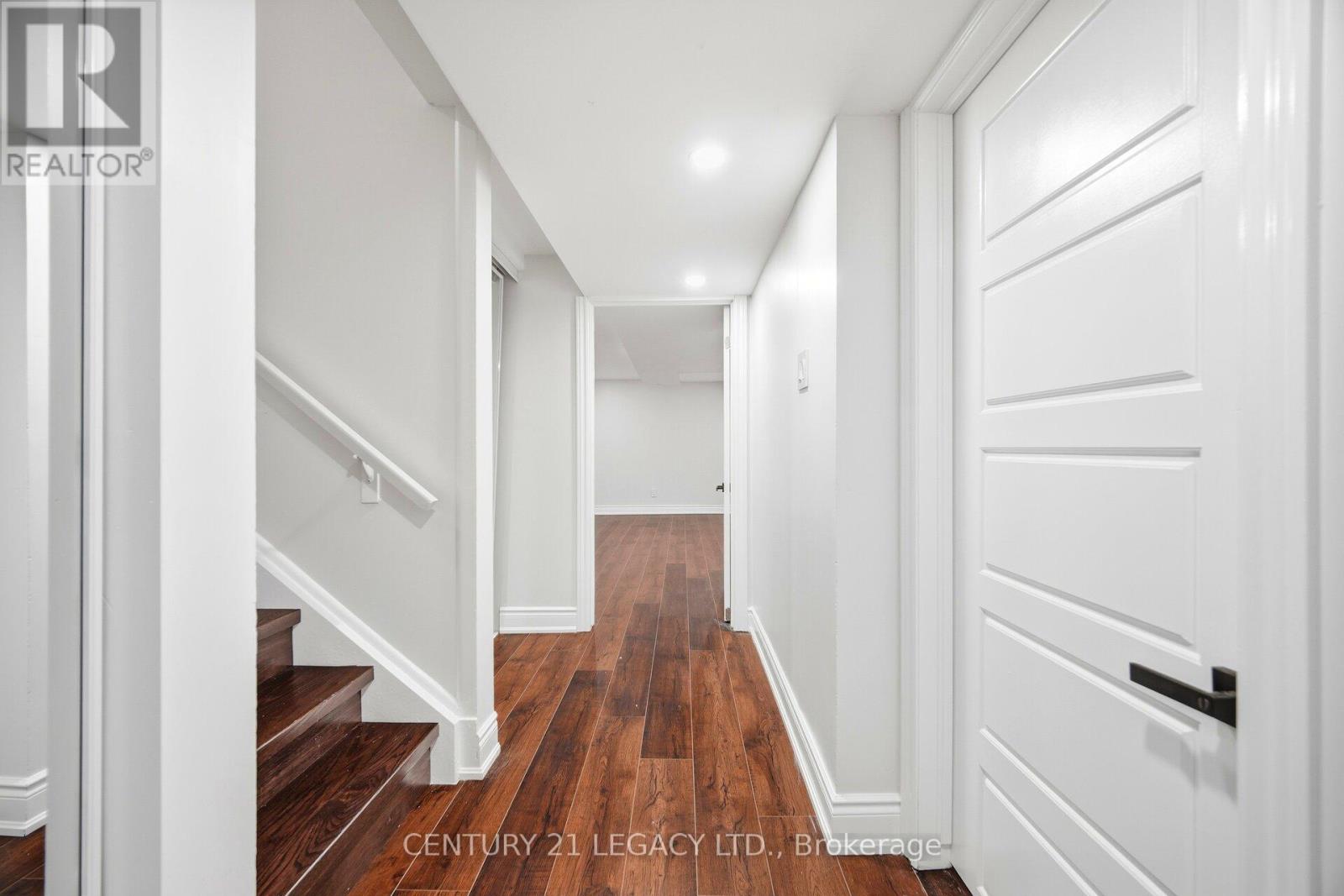 3 Deanefield Crescent, Toronto, Ontario  M9B 3B2 - Photo 34 - W12725778