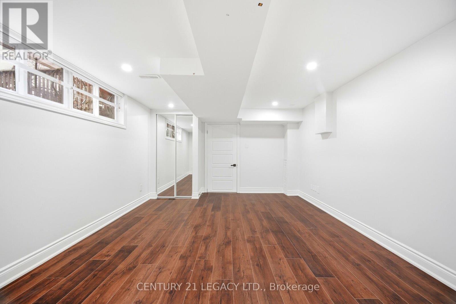 3 Deanefield Crescent, Toronto, Ontario  M9B 3B2 - Photo 37 - W12725778