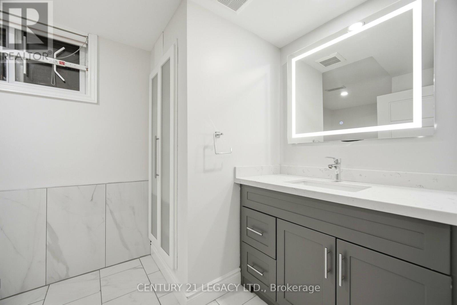 3 Deanefield Crescent, Toronto, Ontario  M9B 3B2 - Photo 39 - W12725778