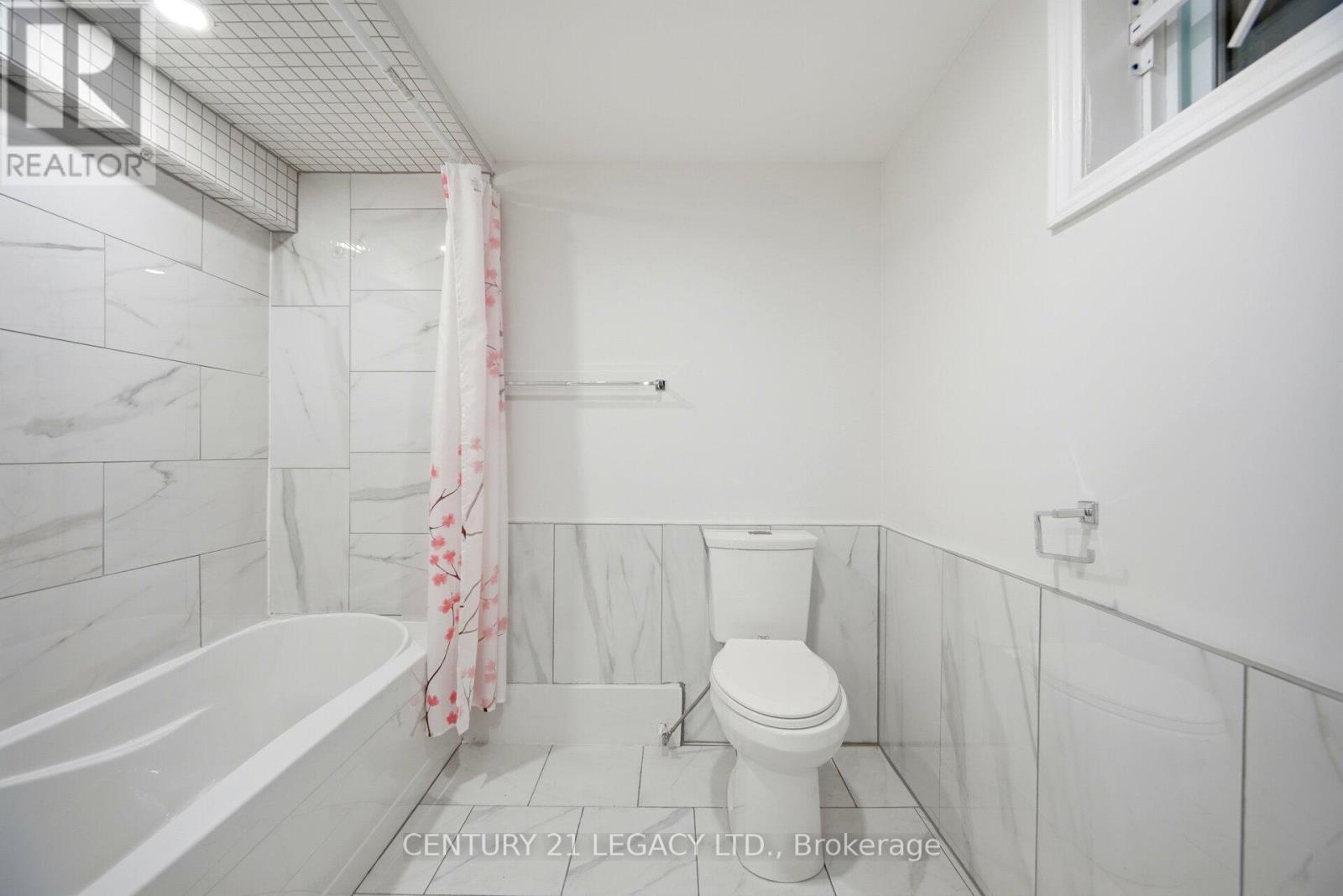 3 Deanefield Crescent, Toronto, Ontario  M9B 3B2 - Photo 40 - W12725778