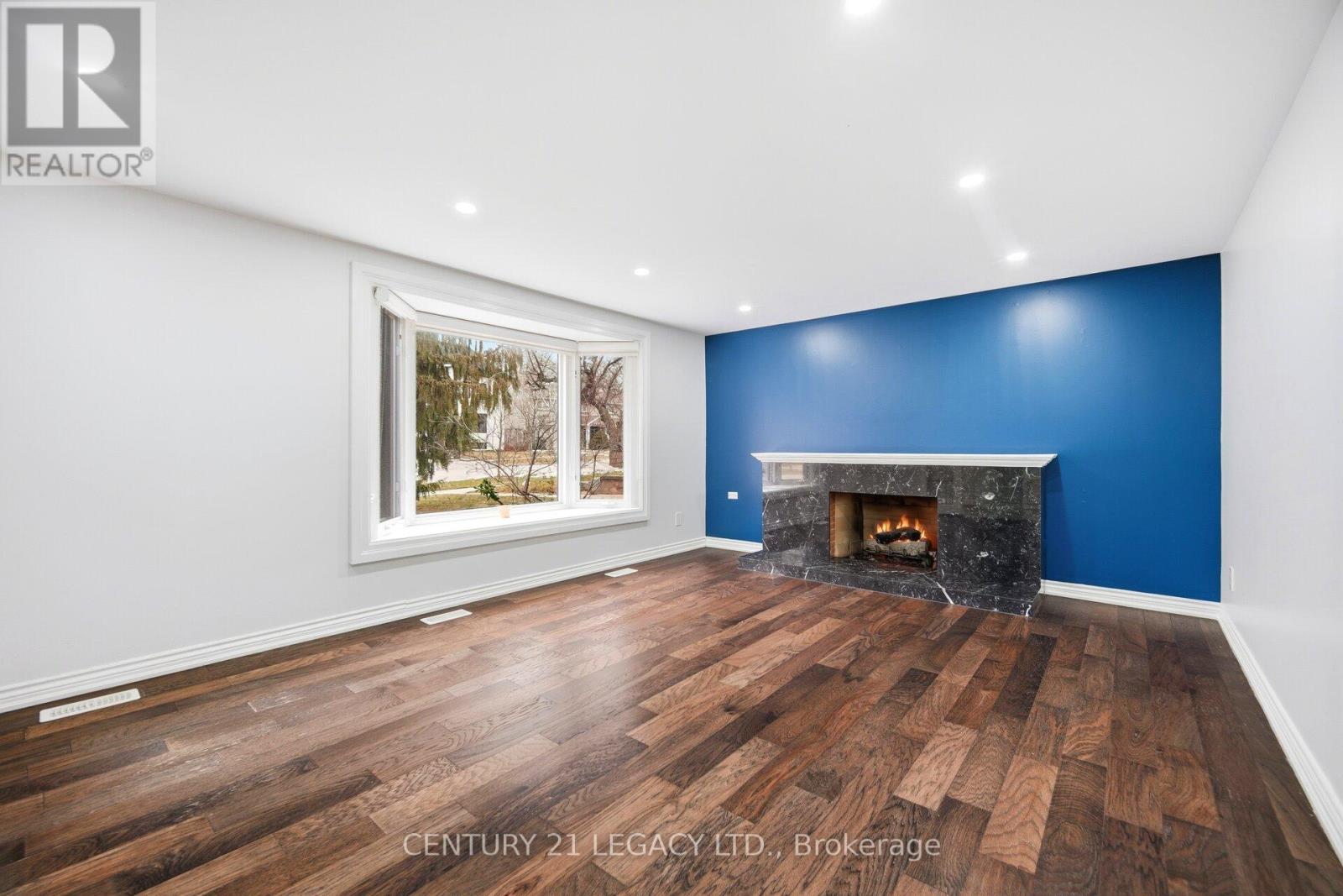 3 Deanefield Crescent, Toronto, Ontario  M9B 3B2 - Photo 8 - W12725778