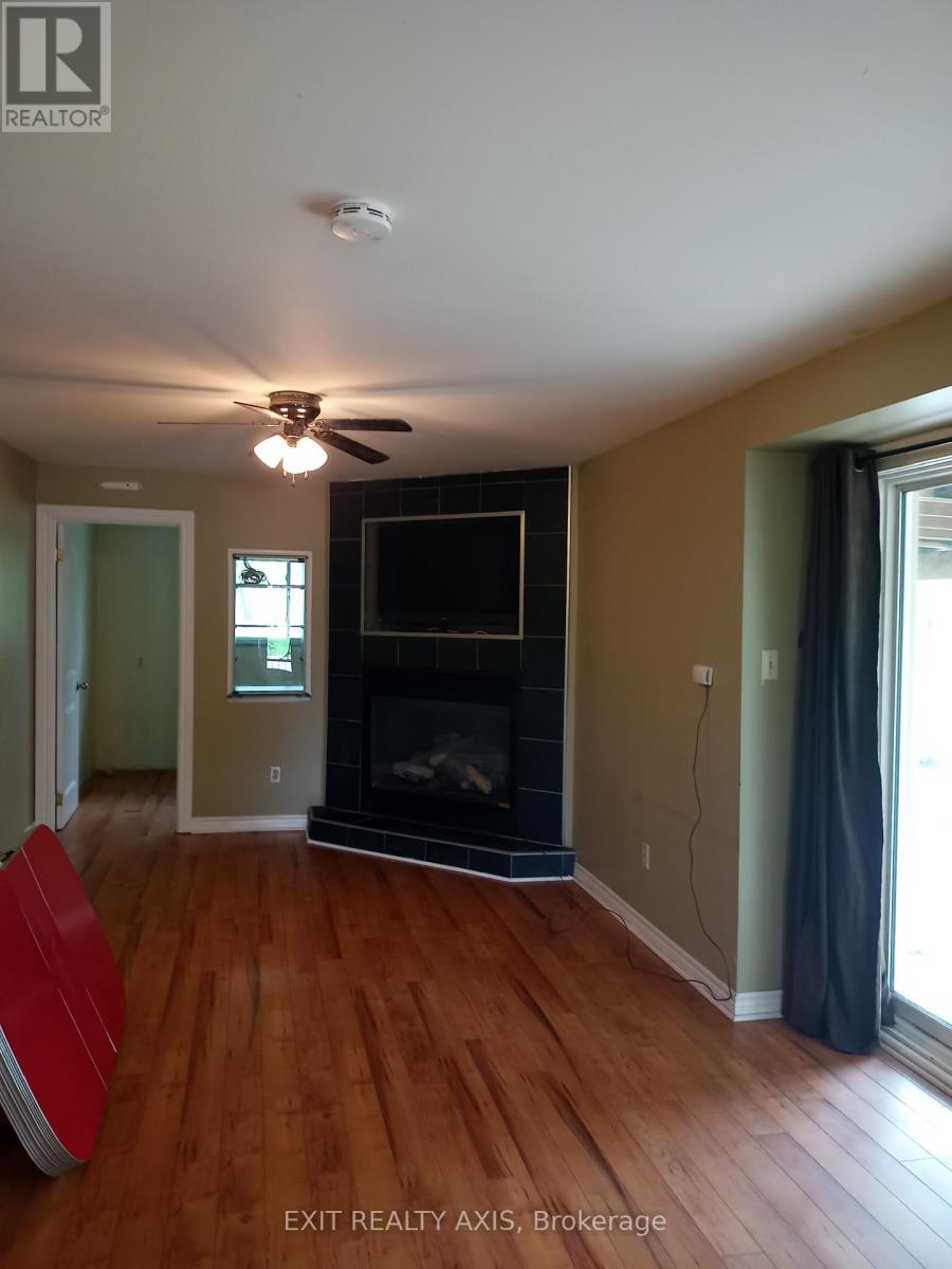 11 & 13 Bayview Crescent, Smiths Falls, Ontario  K7A 5B8 - Photo 6 - X12407426