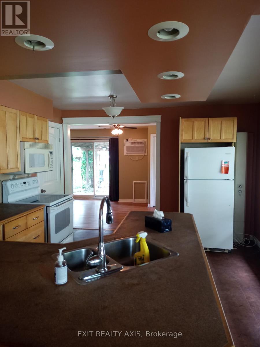 11 & 13 Bayview Crescent, Smiths Falls, Ontario  K7A 5B8 - Photo 8 - X12407426