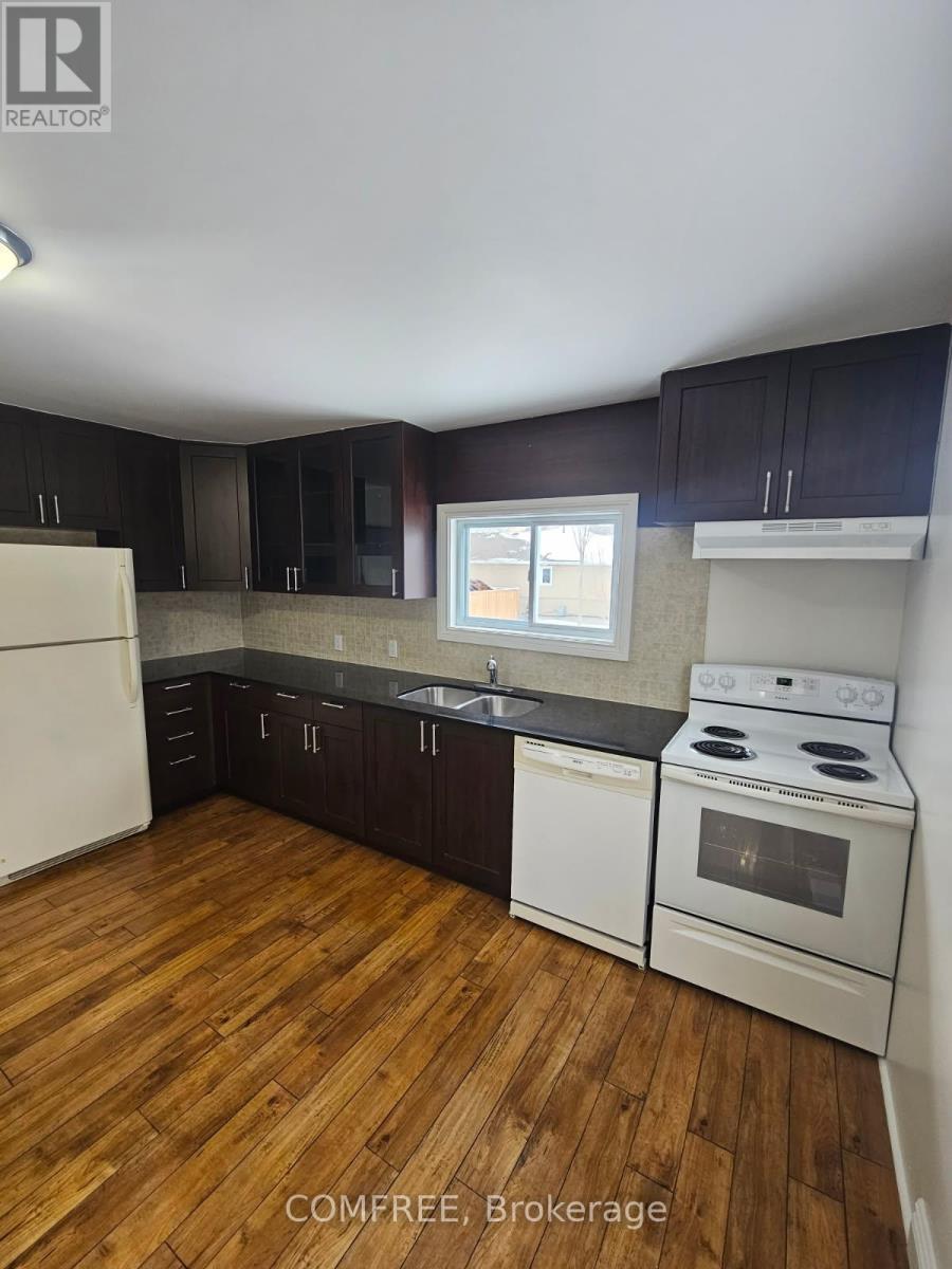 4360 Petrolia Line, Petrolia, Ontario  N0N 1R0 - Photo 9 - X12703568