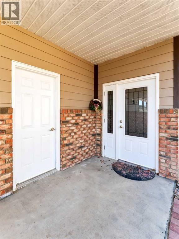 114 Centennial Park Crescent E, Bow Island, Alberta  T0K 0G0 - Photo 2 - A2279697