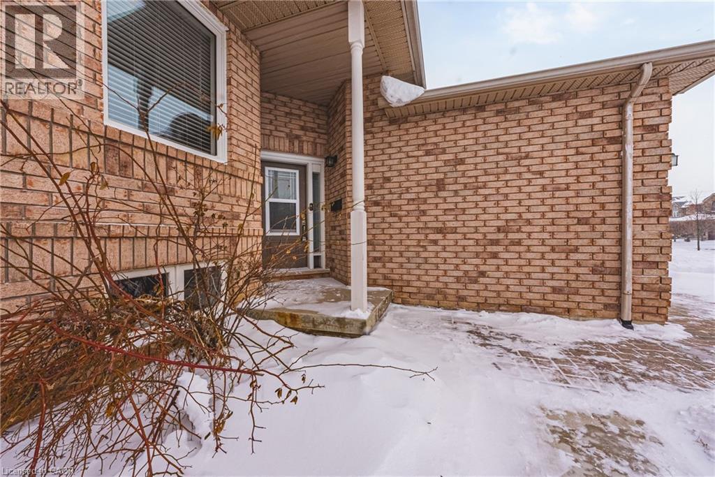 12 Shadetree Crescent, Stoney Creek, Ontario  L8J 3X2 - Photo 2 - 40800305