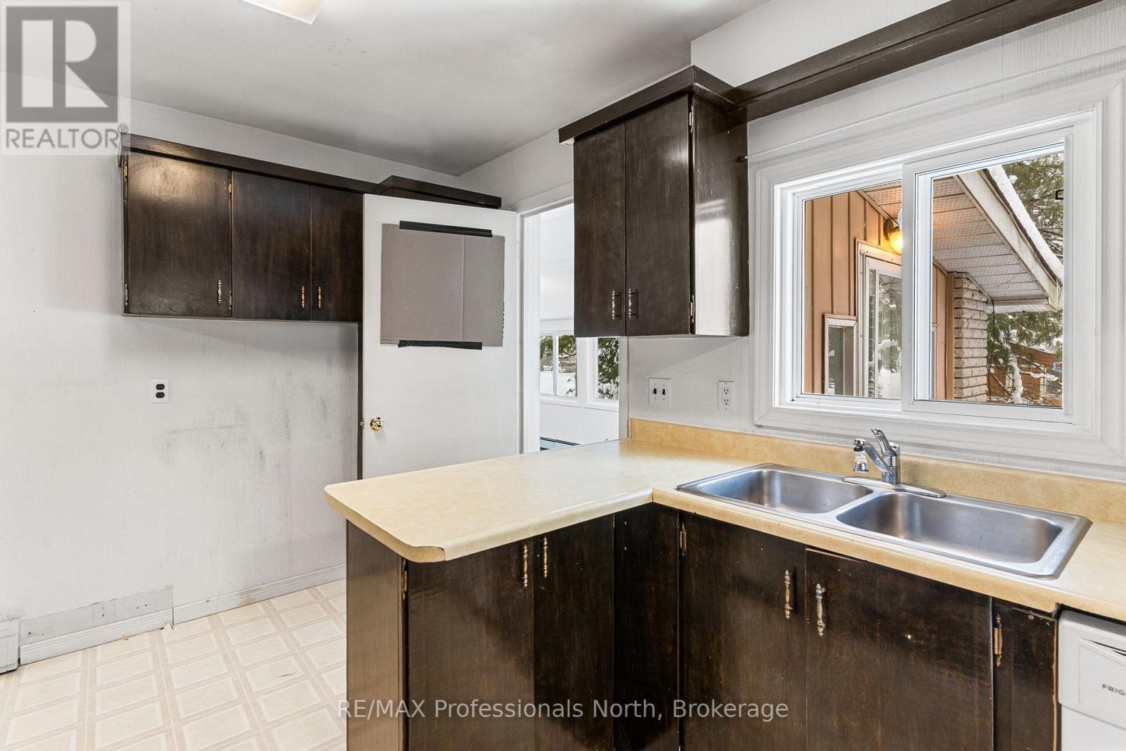 73 Invergordon Avenue, Minden Hills, Ontario  K0M 2K0 - Photo 12 - X12725890