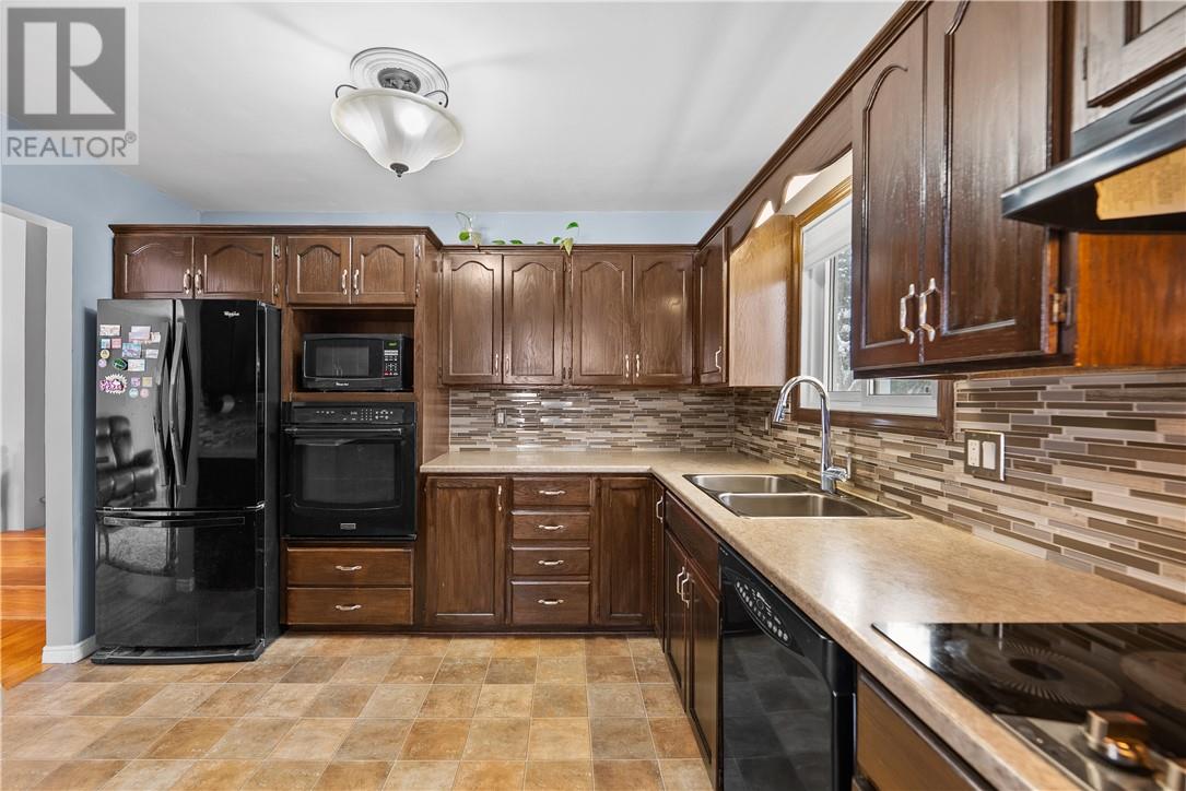 22 Shawn Street, Azilda, Ontario  P0M 1B0 - Photo 9 - 2126175