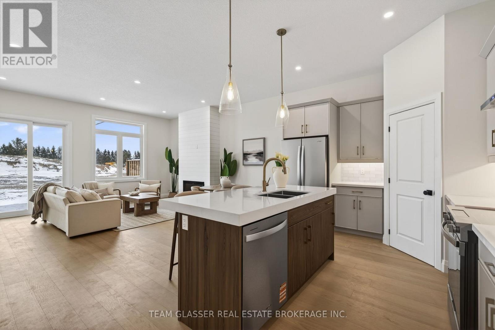 28 Dearing Drive, South Huron, Ontario  N0M 1T0 - Photo 14 - X12725908