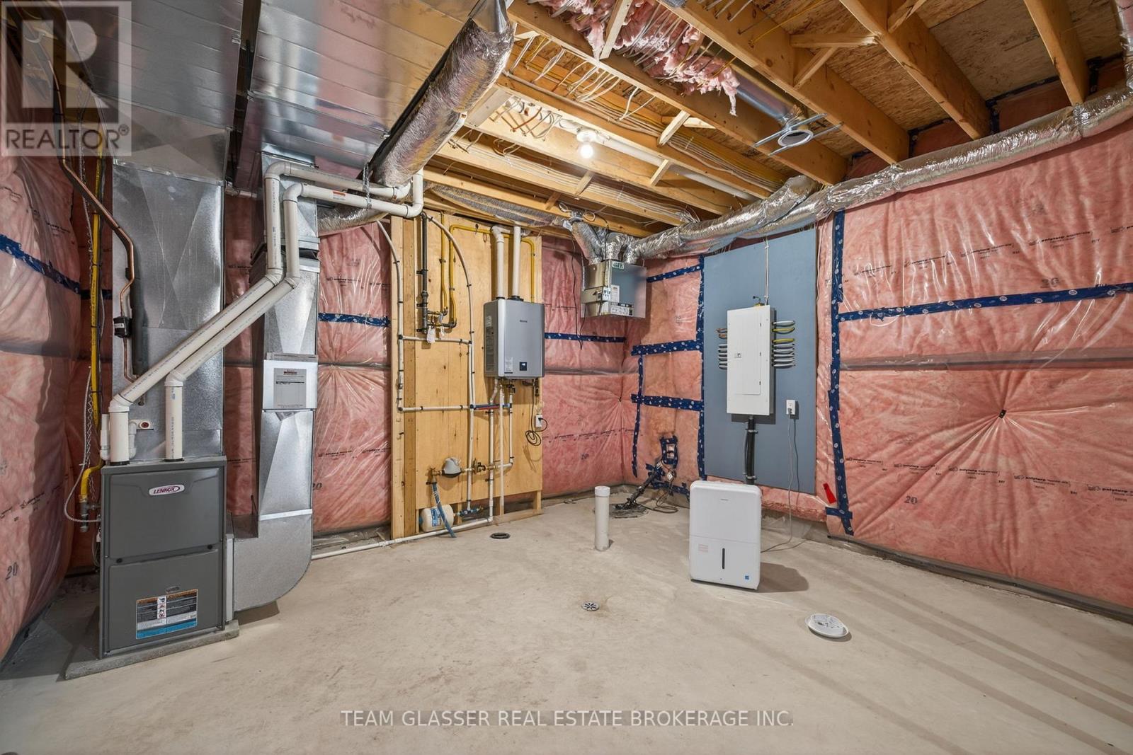 28 Dearing Drive, South Huron, Ontario  N0M 1T0 - Photo 33 - X12725908