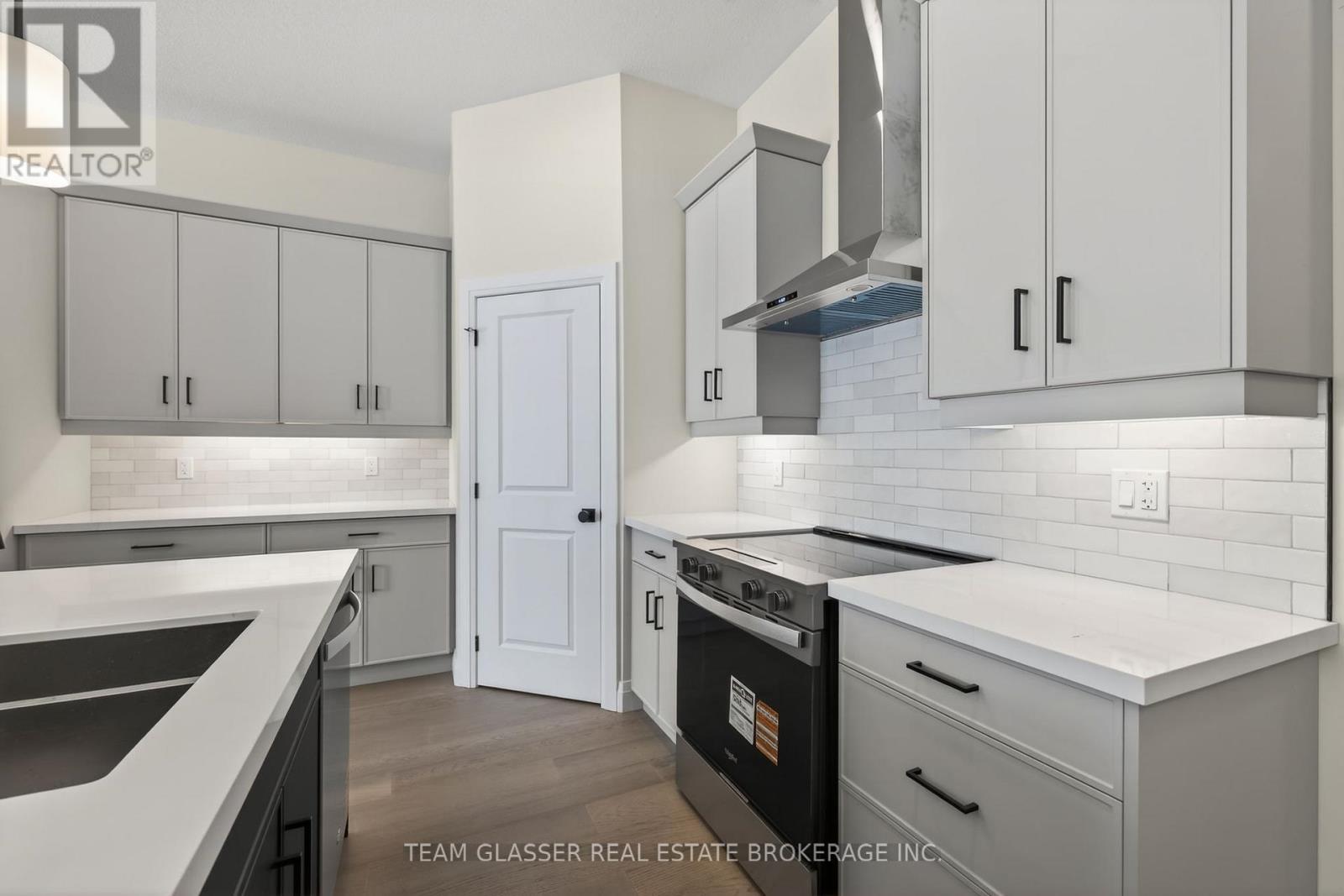 22 Dearing Drive, South Huron, Ontario  N0M 1T0 - Photo 11 - X12725926