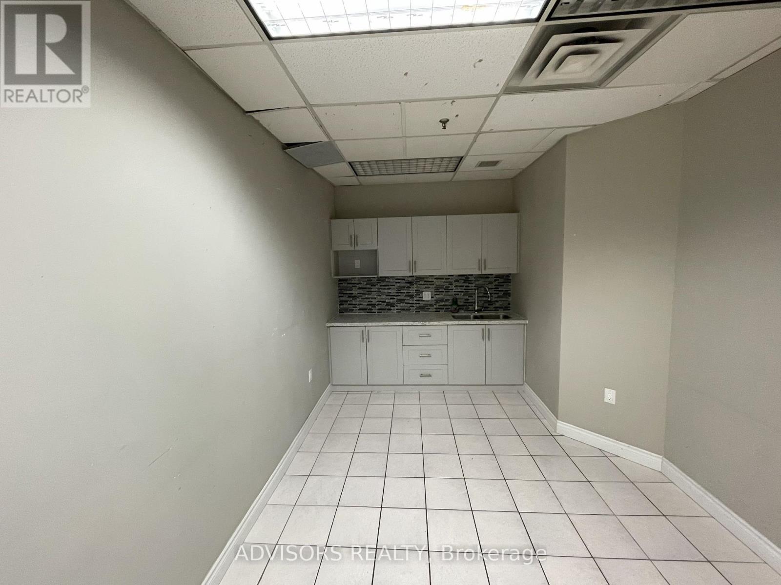 24 - 1170 Burnhamthorpe Road W, Mississauga, Ontario  L5C 4E6 - Photo 4 - W12193594