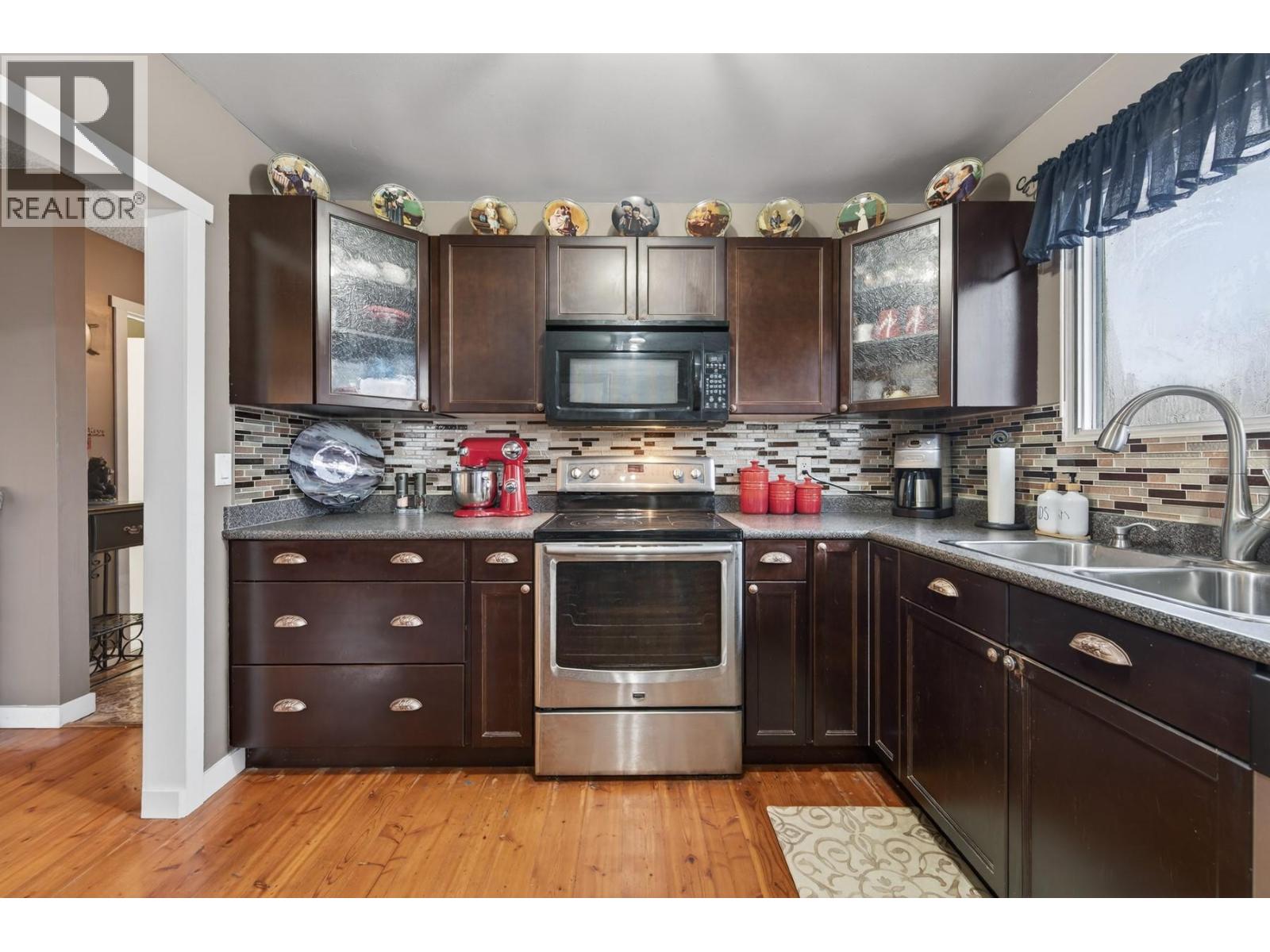 392 Waddington Drive, Kamloops, British Columbia  V2E 1M5 - Photo 5 - 10373677