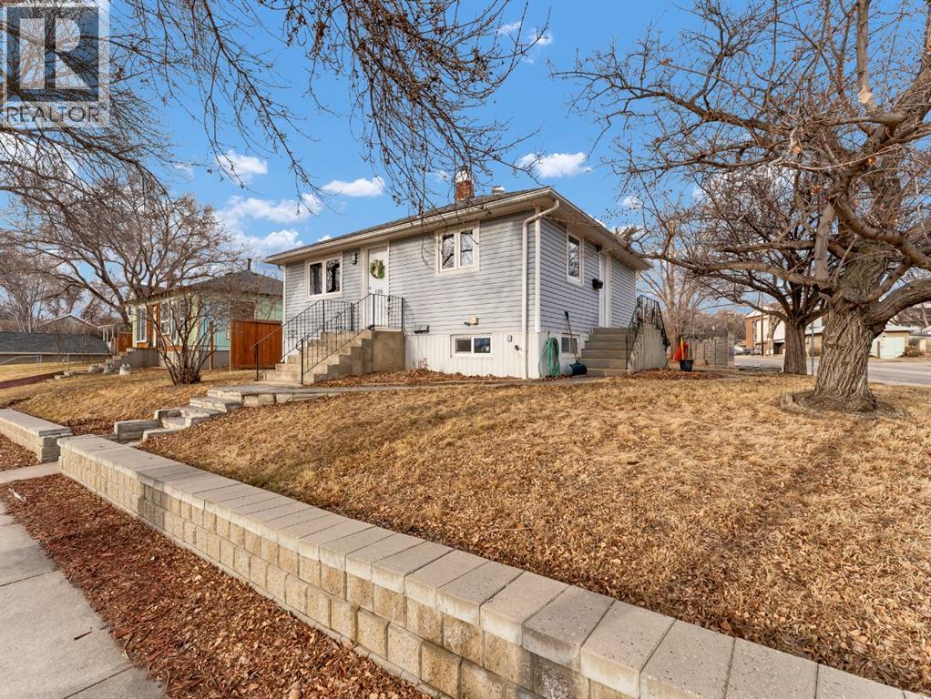 198 1 Street Ne, Medicine Hat, Alberta  T1A 5K3 - Photo 3 - A2279465