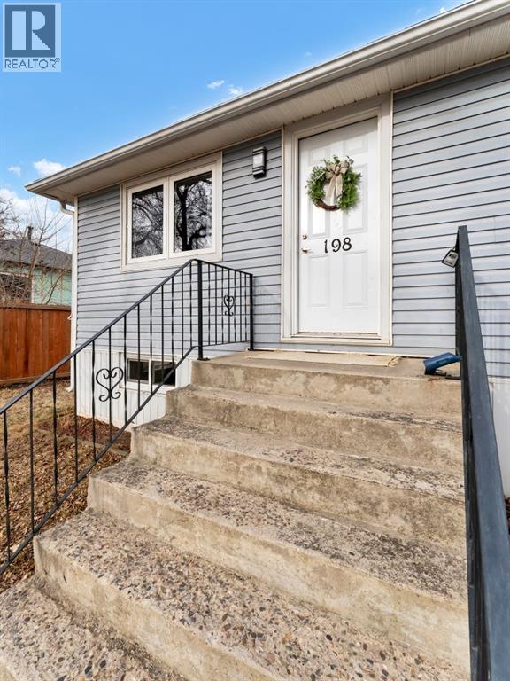 198 1 Street Ne, Medicine Hat, Alberta  T1A 5K3 - Photo 4 - A2279465