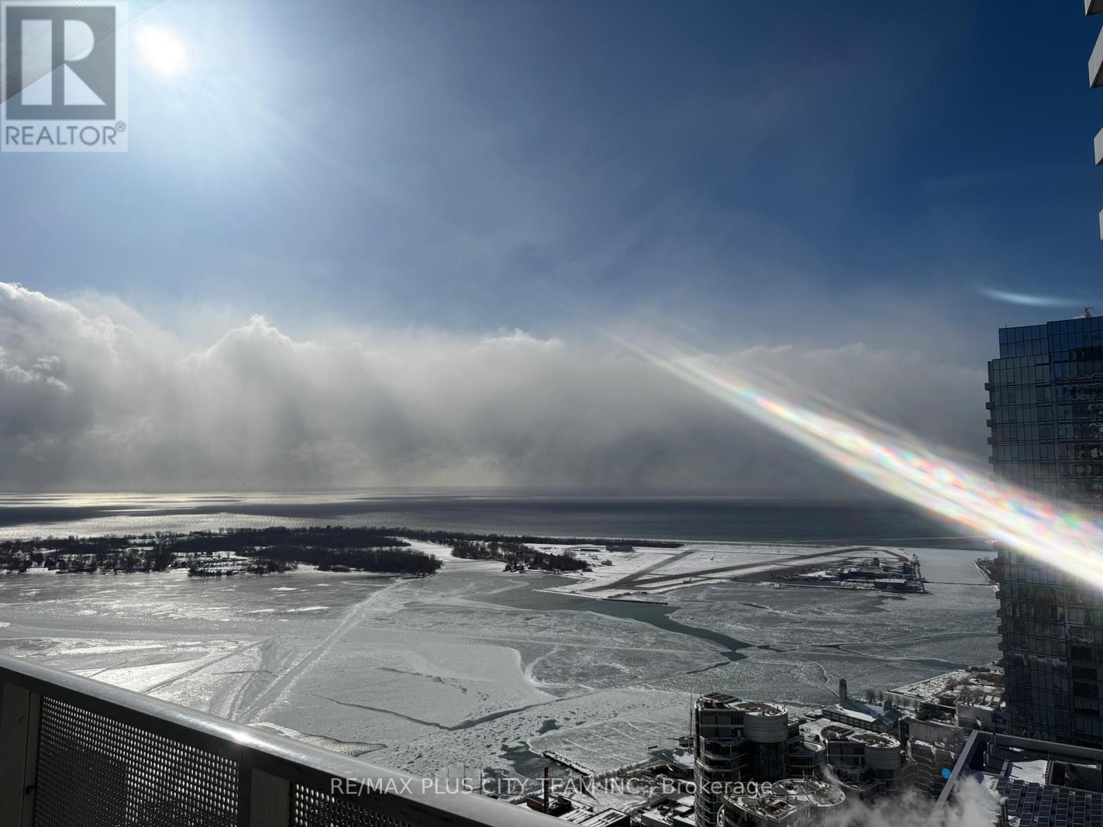 6401 - 88 Harbour Street, Toronto, Ontario  M5J 1B7 - Photo 1 - C12725946