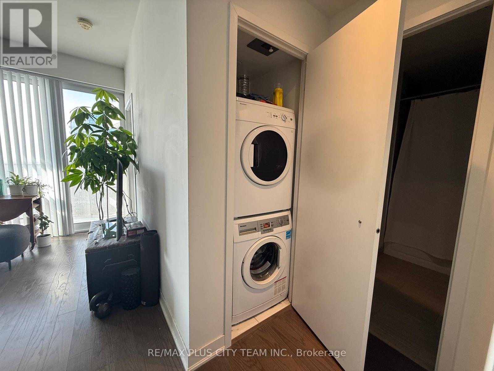 6401 - 88 Harbour Street, Toronto, Ontario  M5J 1B7 - Photo 10 - C12725946