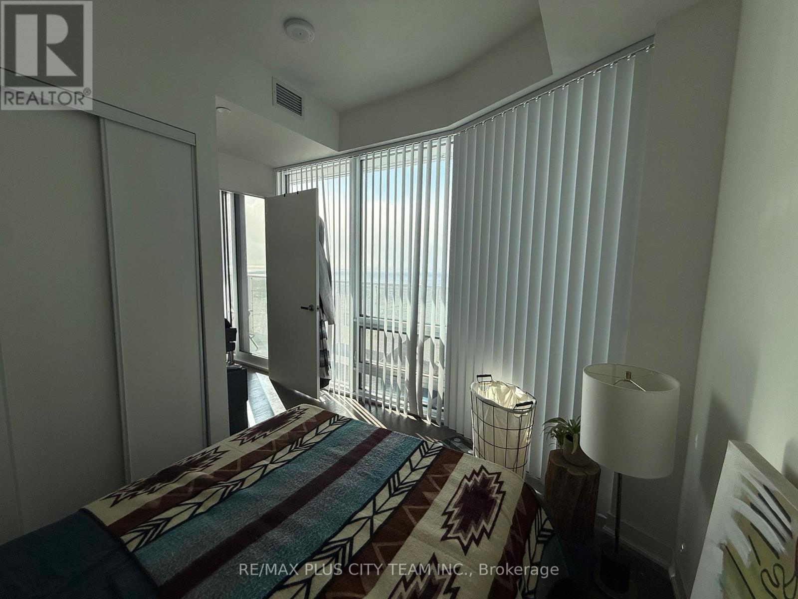 6401 - 88 Harbour Street, Toronto, Ontario  M5J 1B7 - Photo 7 - C12725946