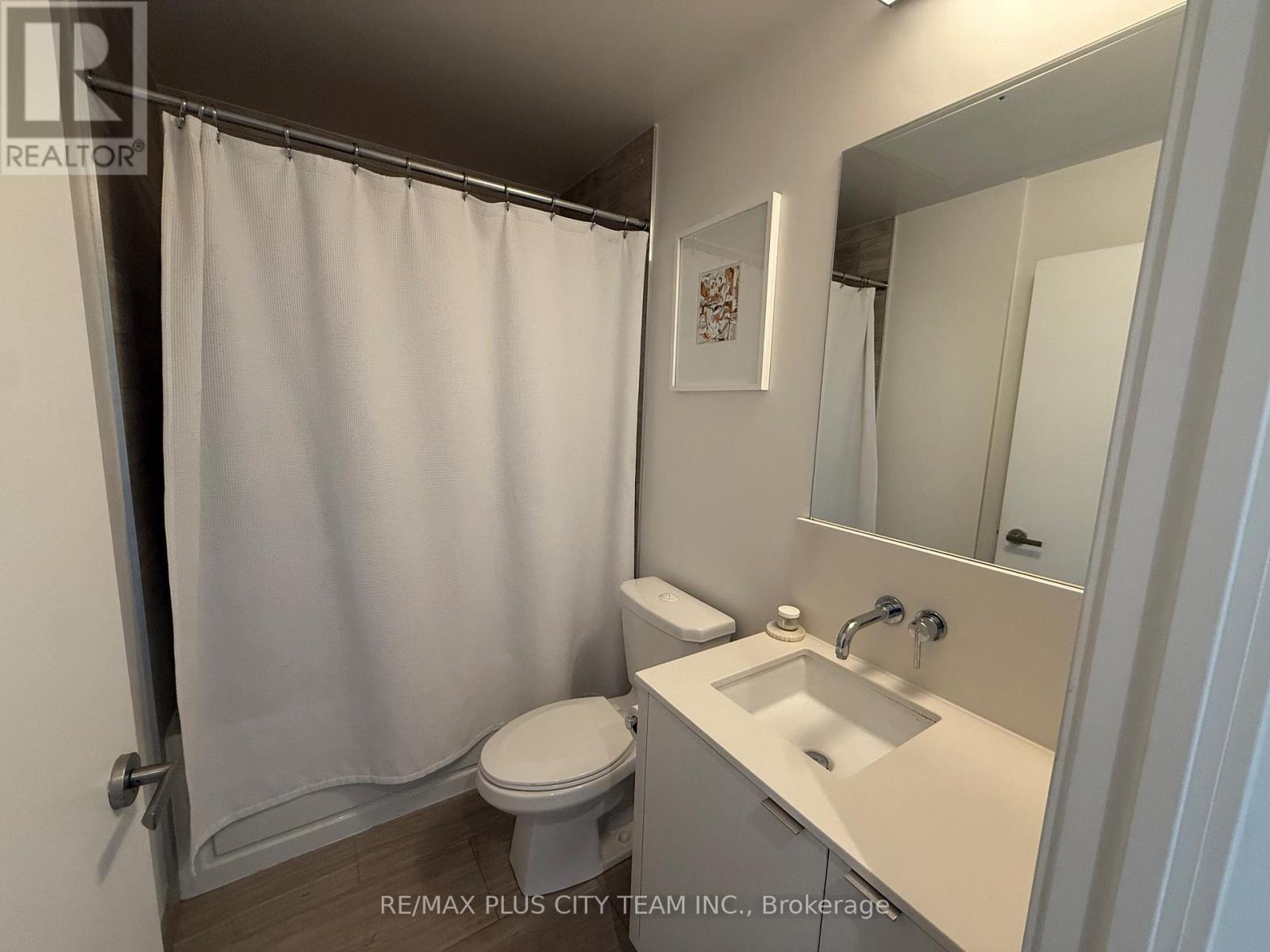 6401 - 88 Harbour Street, Toronto, Ontario  M5J 1B7 - Photo 9 - C12725946