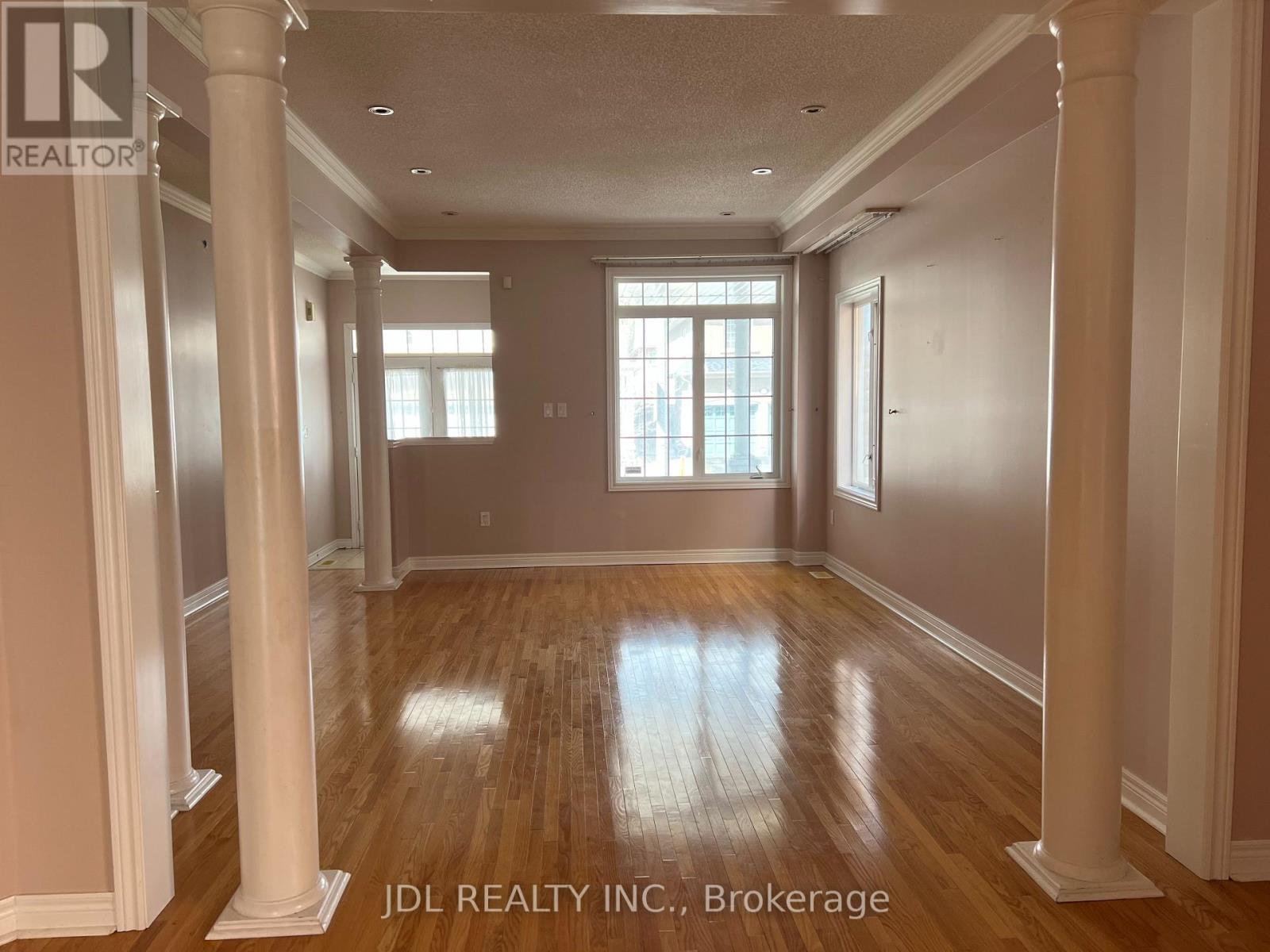 105 Elmrill Road, Markham, Ontario  L6C 2Y4 - Photo 4 - N12725944