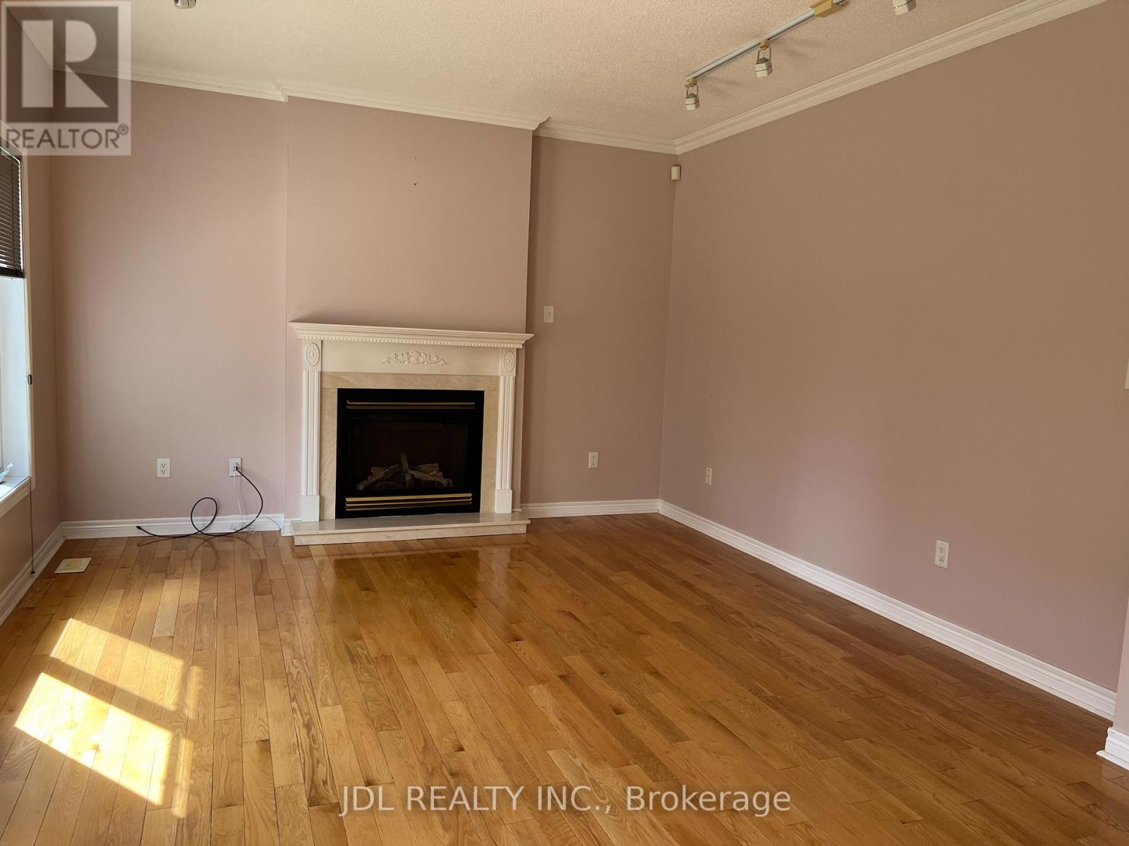 105 Elmrill Road, Markham, Ontario  L6C 2Y4 - Photo 5 - N12725944