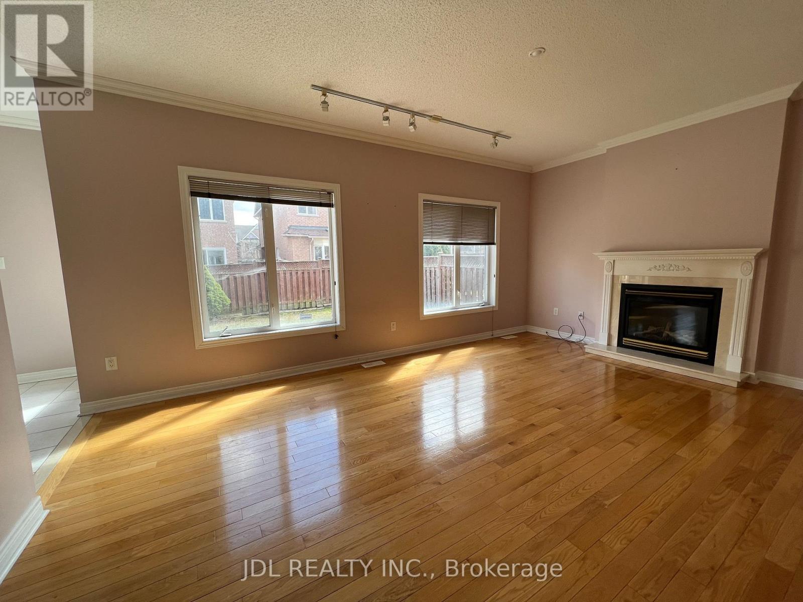 105 Elmrill Road, Markham, Ontario  L6C 2Y4 - Photo 6 - N12725944