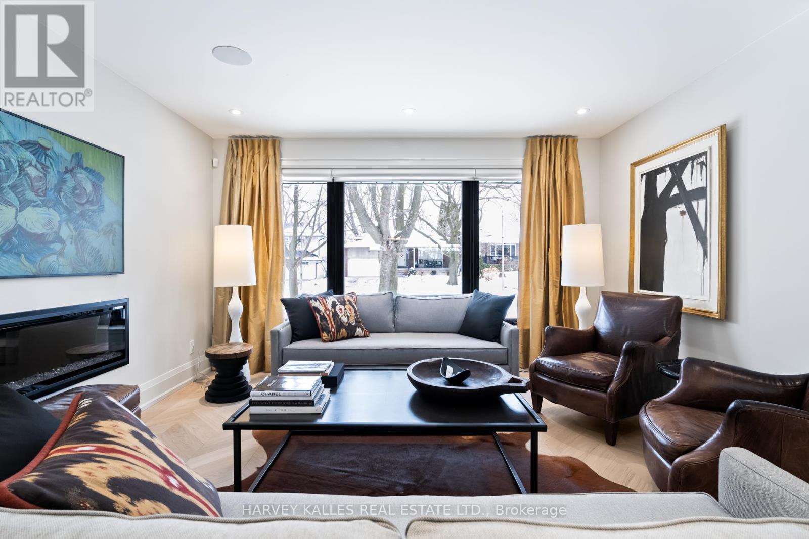 45 Pettit Drive, Toronto, Ontario  M9R 2W6 - Photo 7 - W12725904