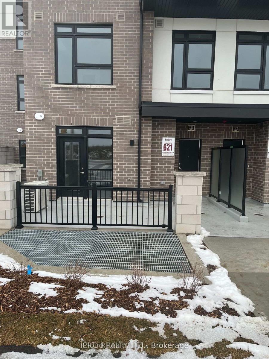 121 - 1585 Rose Way, Milton, Ontario  L9E 1N4 - Photo 3 - W12725942