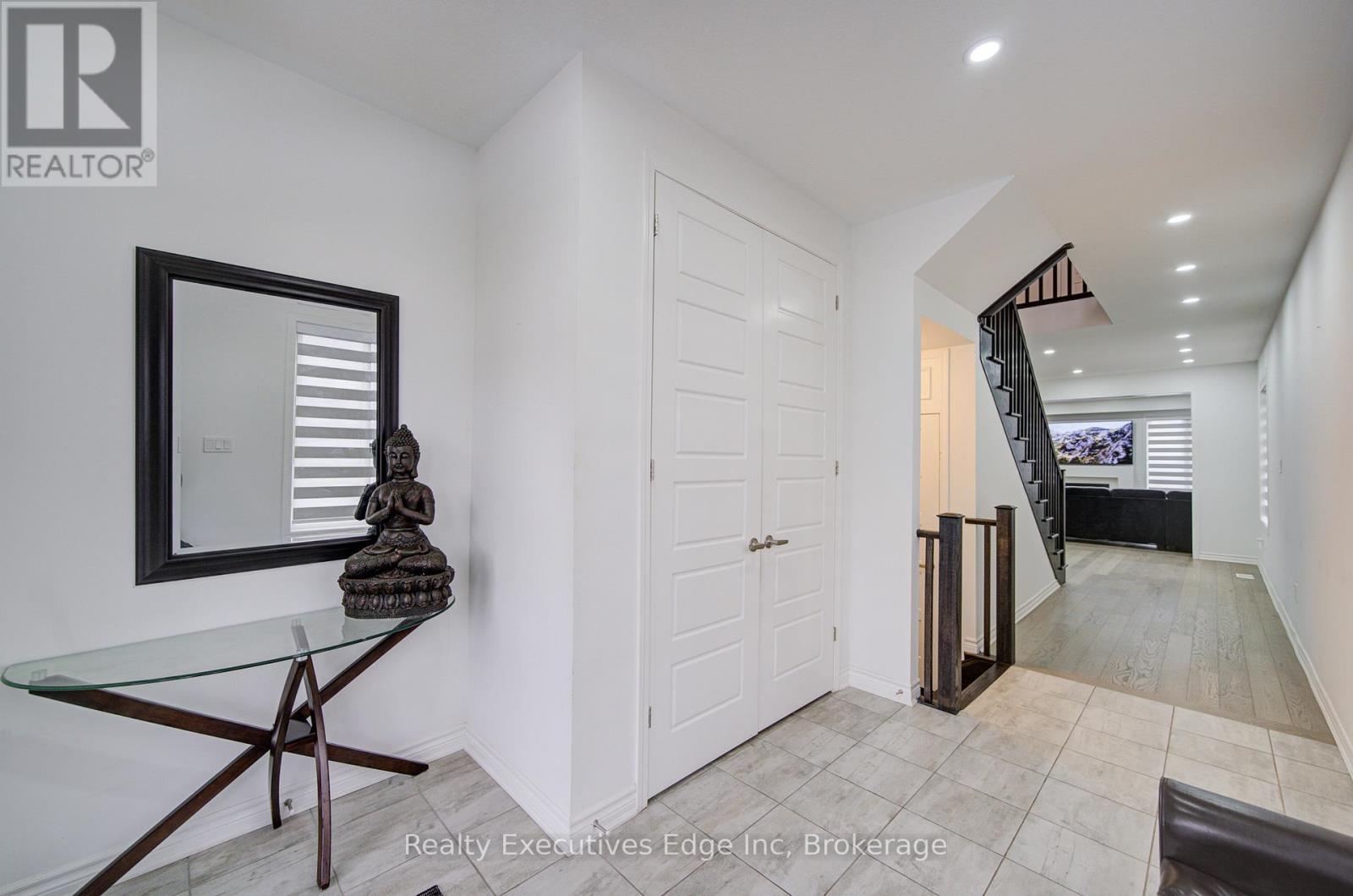 229 Forestwalk Street, Kitchener, Ontario  N2R 0T2 - Photo 7 - X12508360