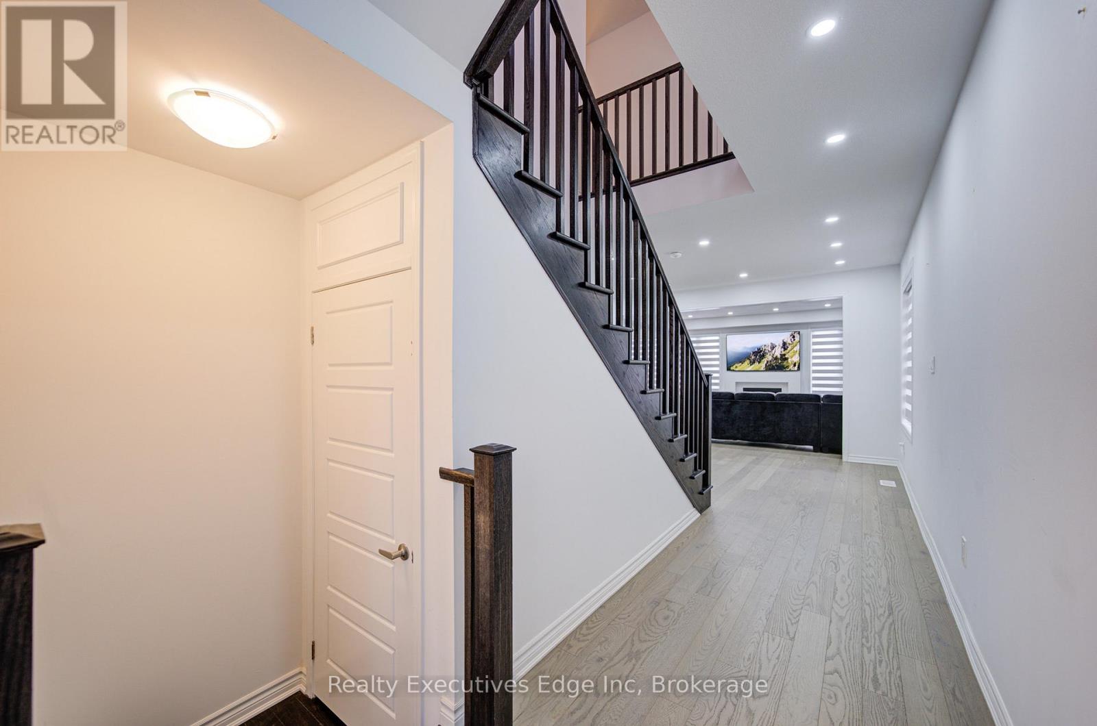 229 Forestwalk Street, Kitchener, Ontario  N2R 0T2 - Photo 8 - X12508360