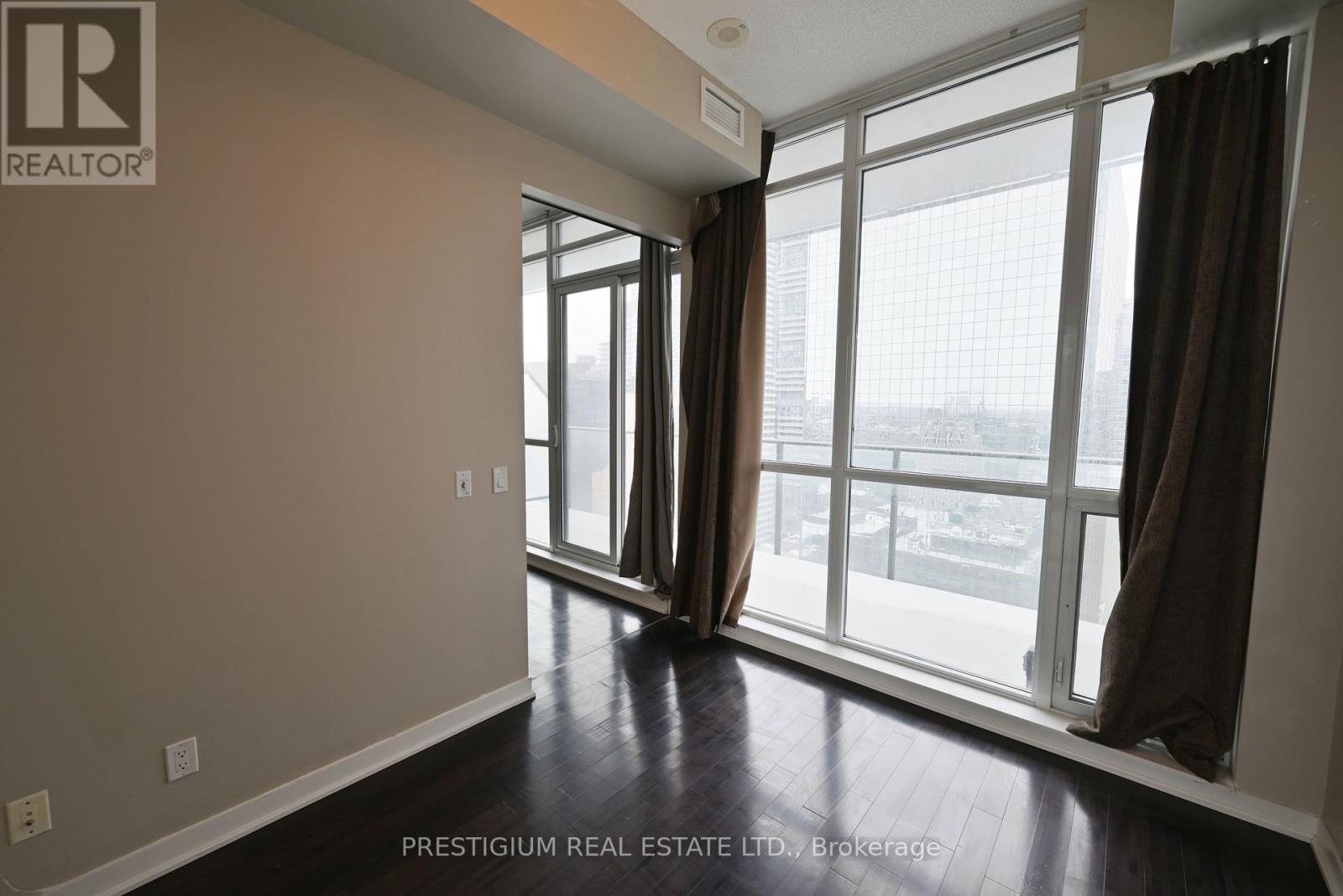 2703 - 770 Bay Street, Toronto, Ontario  M5G 0A6 - Photo 10 - C12705278