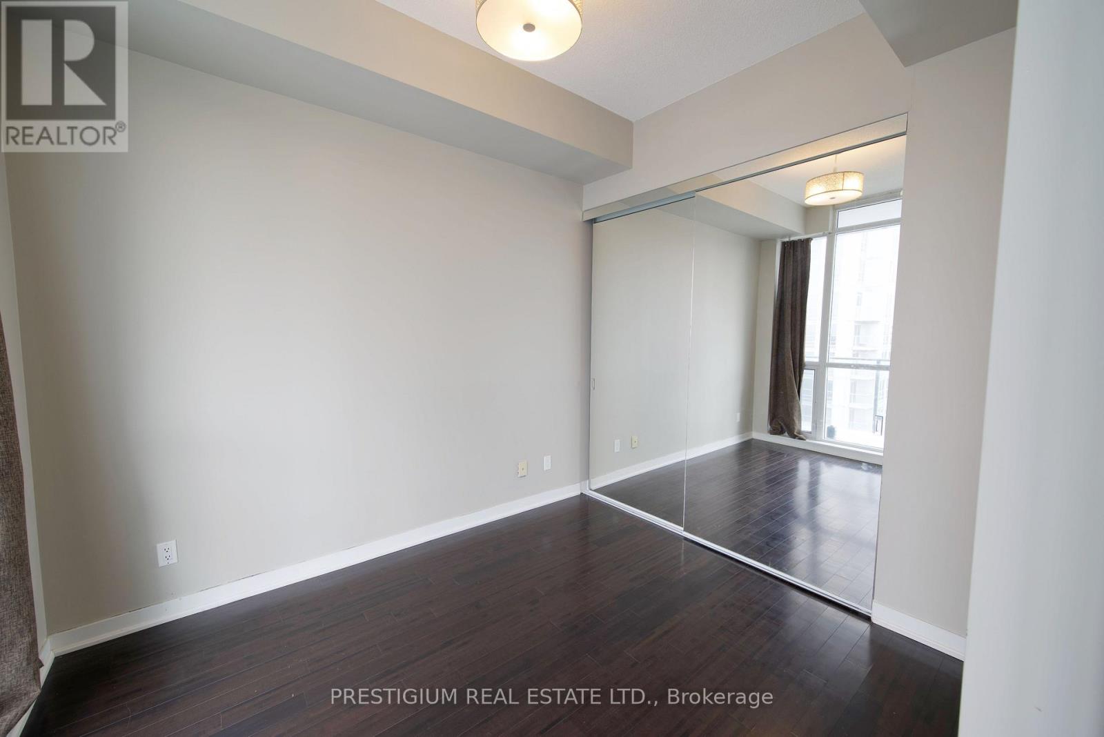 2703 - 770 Bay Street, Toronto, Ontario  M5G 0A6 - Photo 8 - C12705278