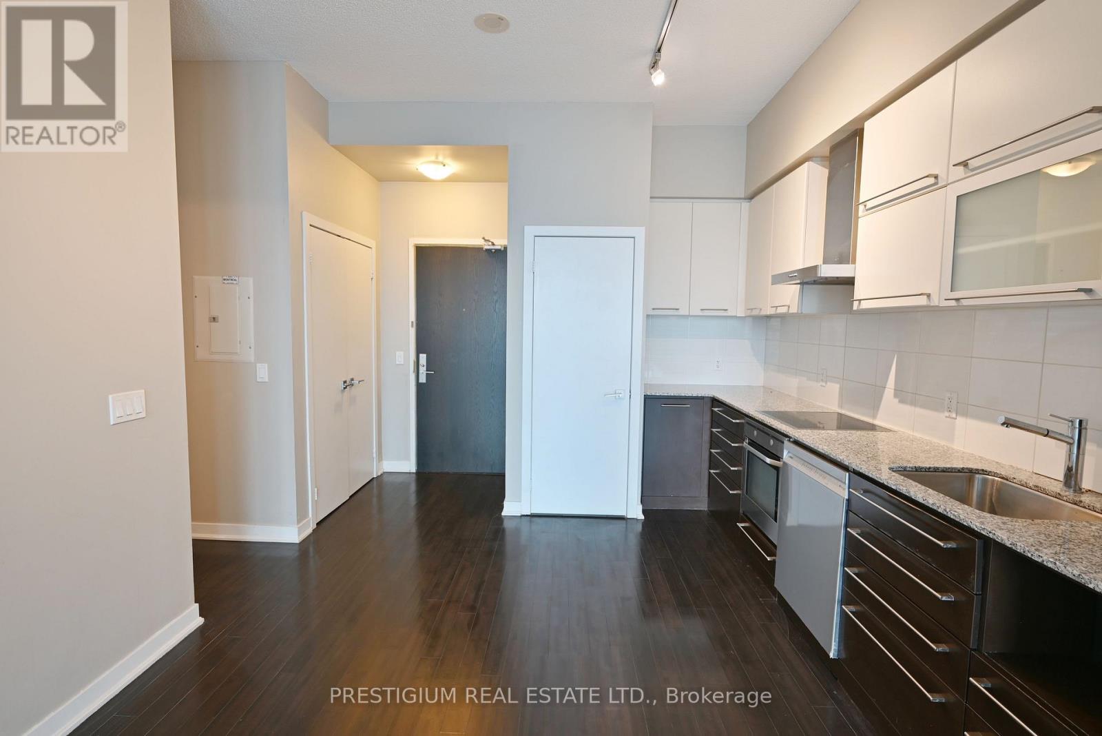 2703 - 770 Bay Street, Toronto, Ontario  M5G 0A6 - Photo 6 - C12705278