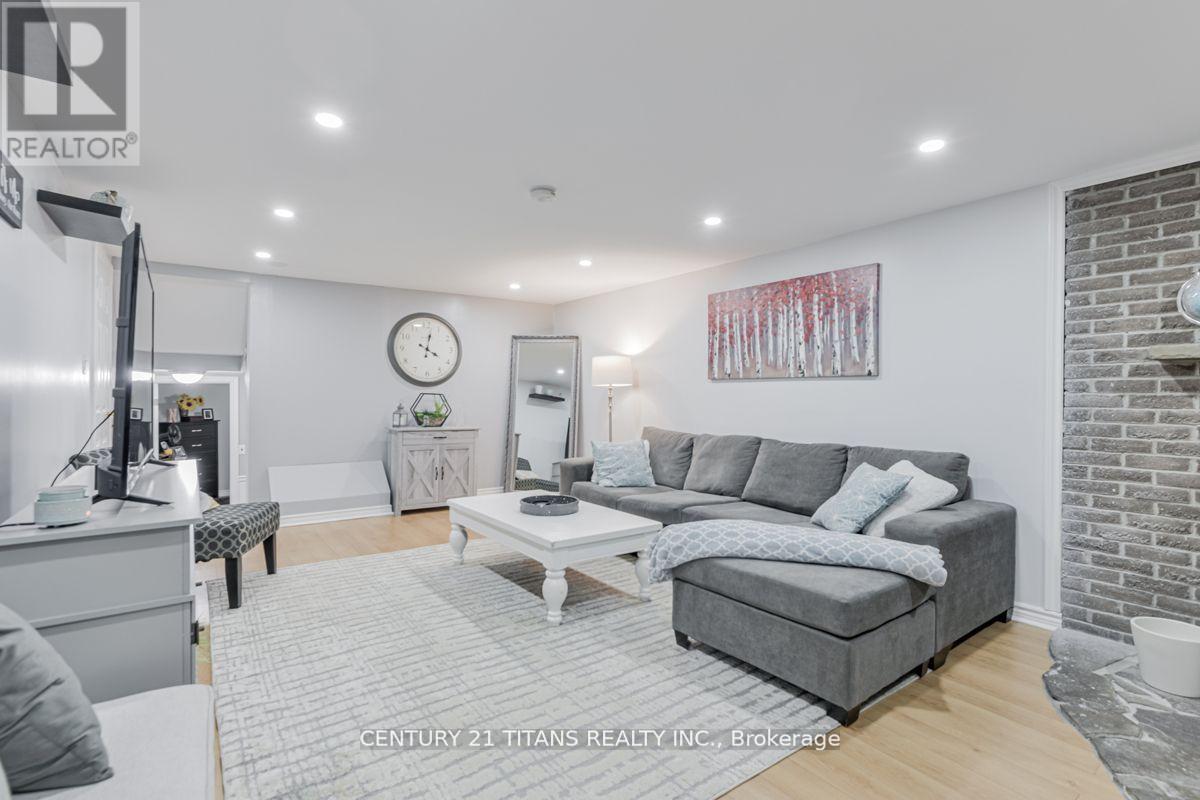 156 Madawaska Avenue, Oshawa, Ontario  L1J 1E5 - Photo 3 - E12696944