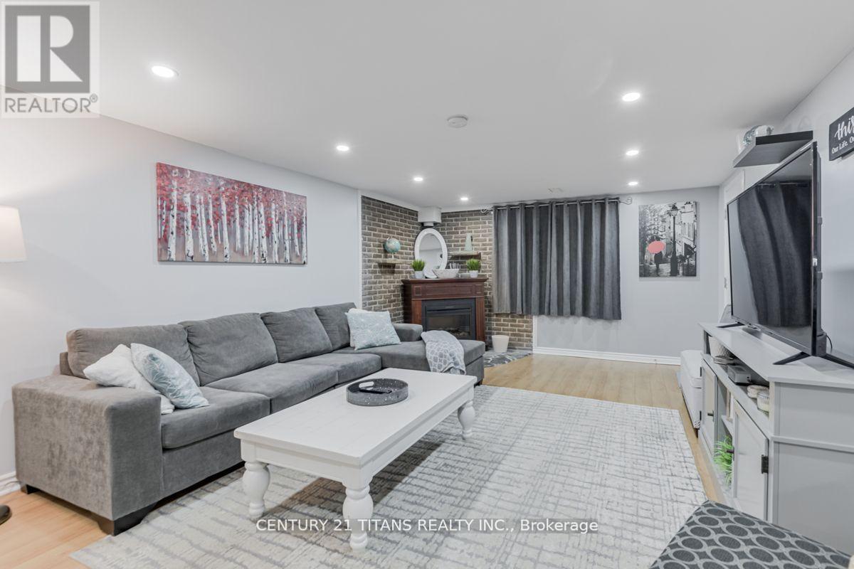 156 Madawaska Avenue, Oshawa, Ontario  L1J 1E5 - Photo 5 - E12696944