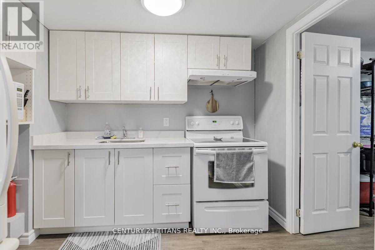 156 Madawaska Avenue, Oshawa, Ontario  L1J 1E5 - Photo 8 - E12696944